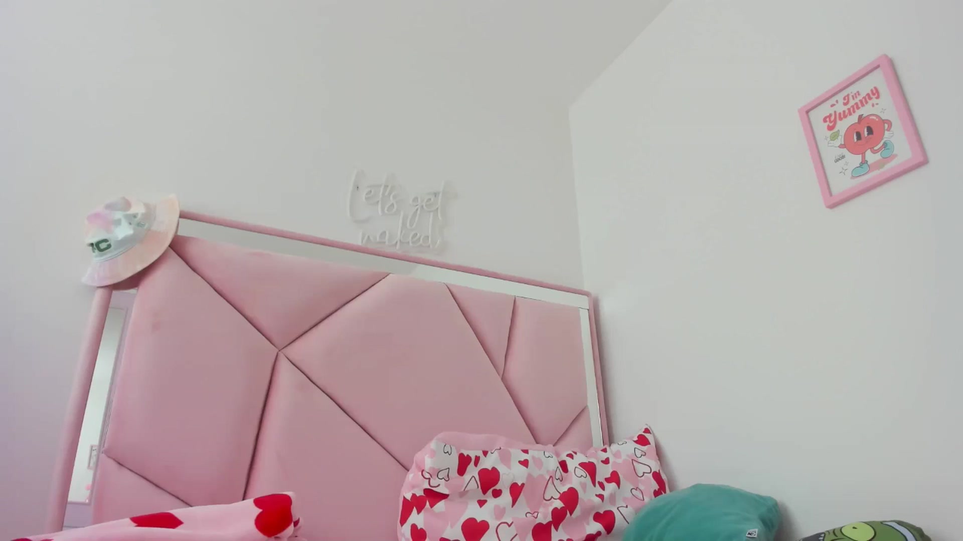 Gallery image thumbnail from Cherrycute666's myfreecams stream on, 05/21/2024, 21:34 image 1 of 20