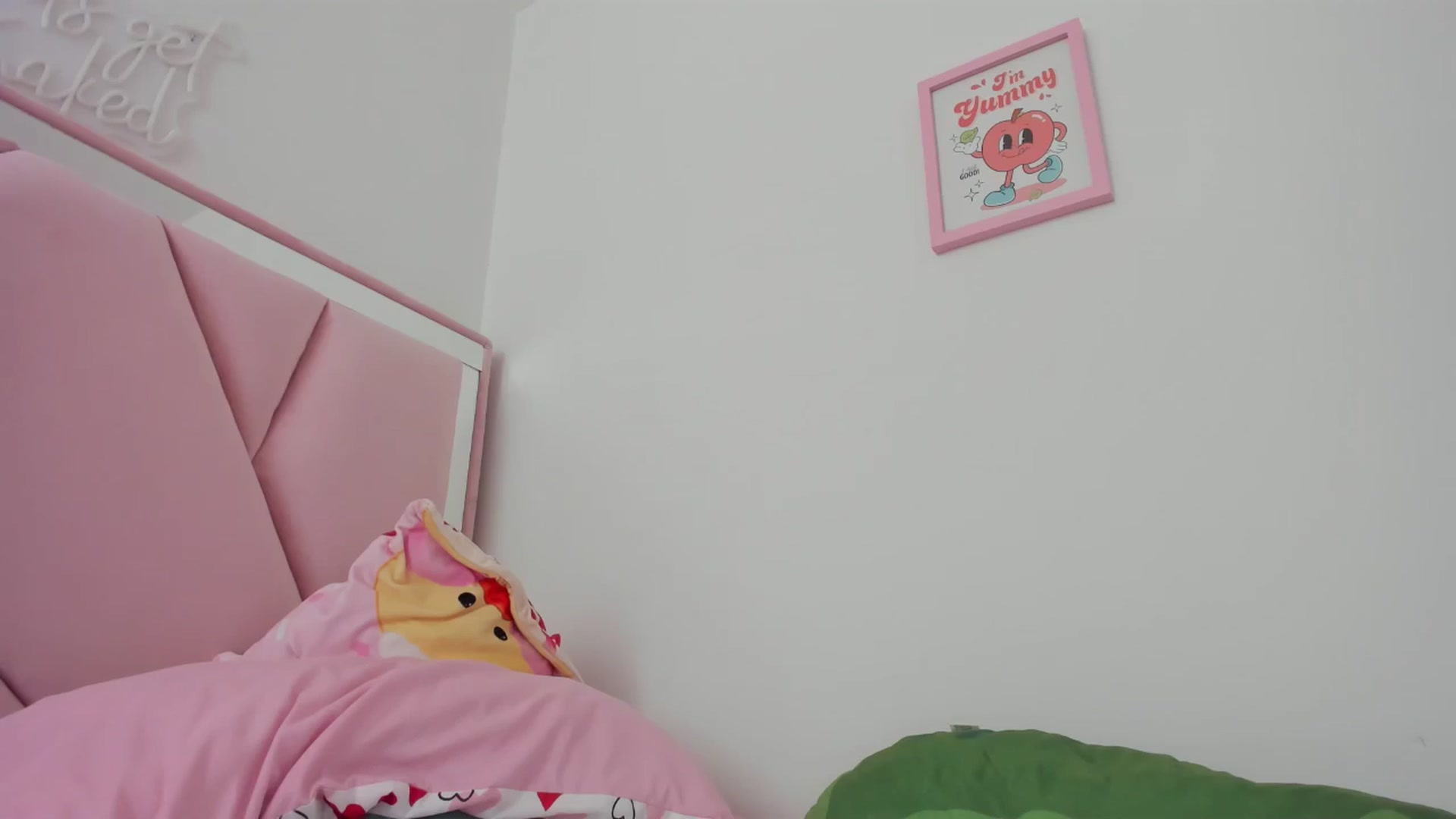 Gallery image thumbnail from Cherrycute666's myfreecams stream on, 05/21/2024, 22:19 image 16 of 20