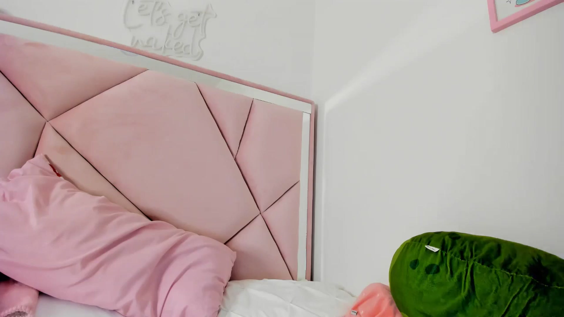 Gallery image thumbnail from Cherrycute666's myfreecams stream on, 05/22/2024, 01:49 image 20 of 20