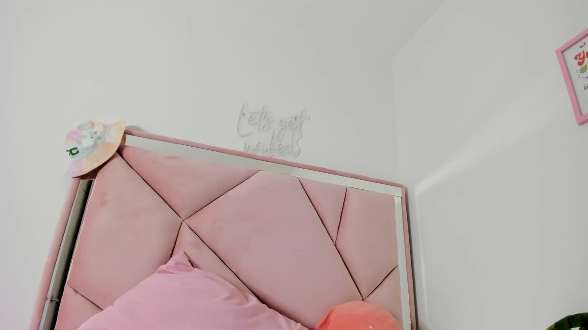 Gallery image thumbnail from Cherrycute666's myfreecams stream on, 05/22/2024, 04:45 image 1 of 20
