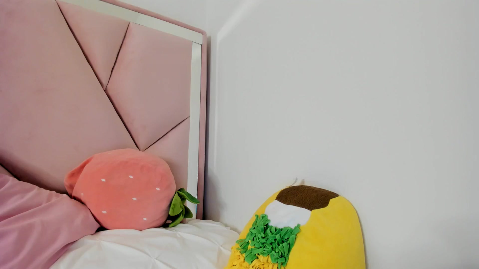 Gallery image thumbnail from Cherrycute666's myfreecams stream on, 05/22/2024, 04:45 image 4 of 20