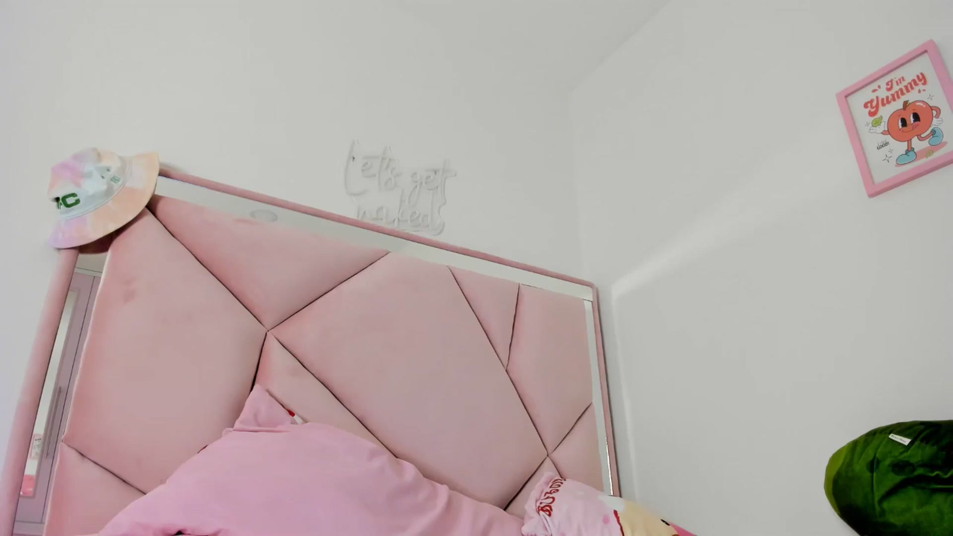 Gallery image thumbnail from Cherrycute666's myfreecams stream on, 05/22/2024, 07:07 image 11 of 20