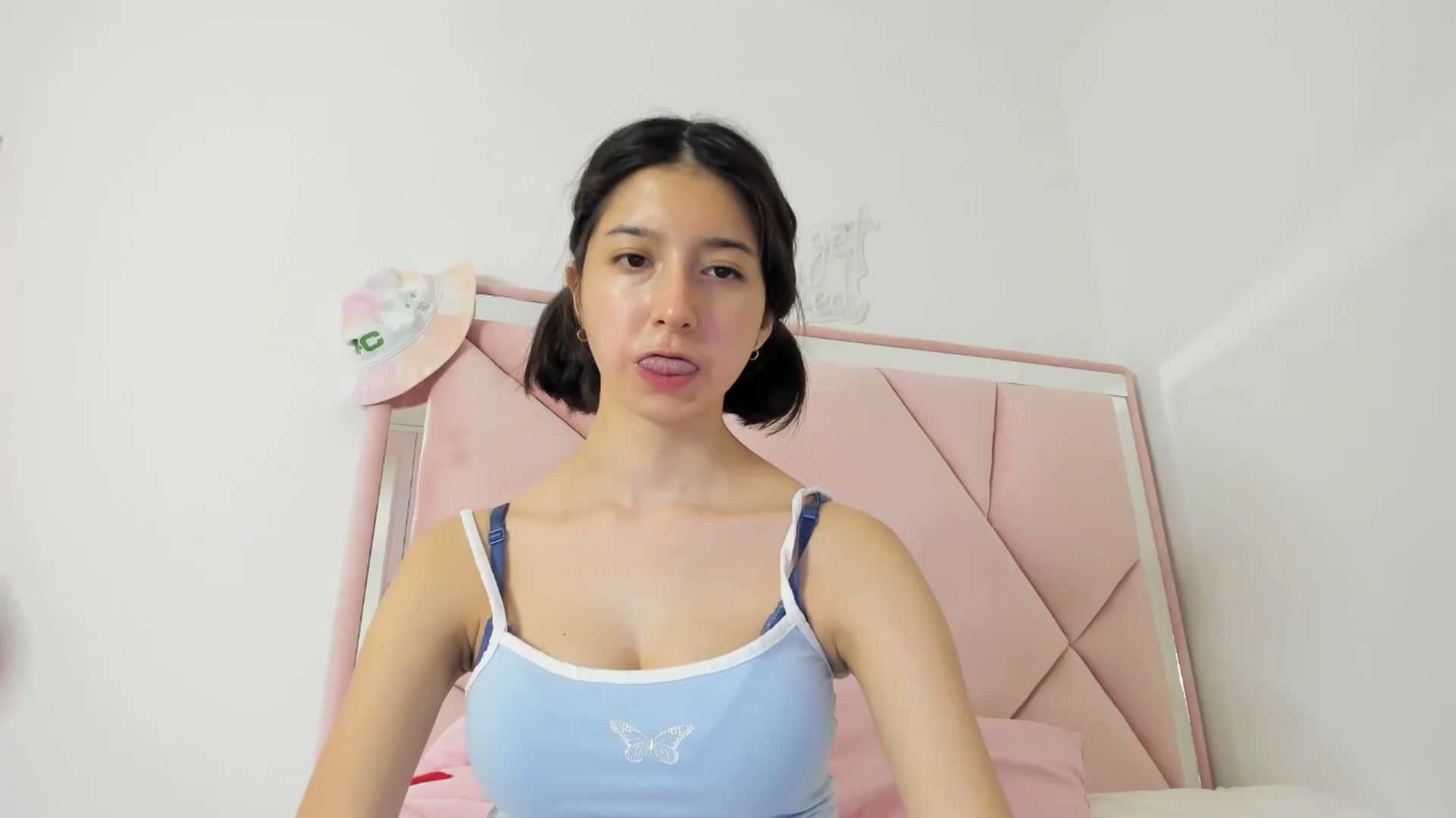 Gallery image thumbnail from Cherrycute666's myfreecams stream on, 05/22/2024, 08:57 image 10 of 20