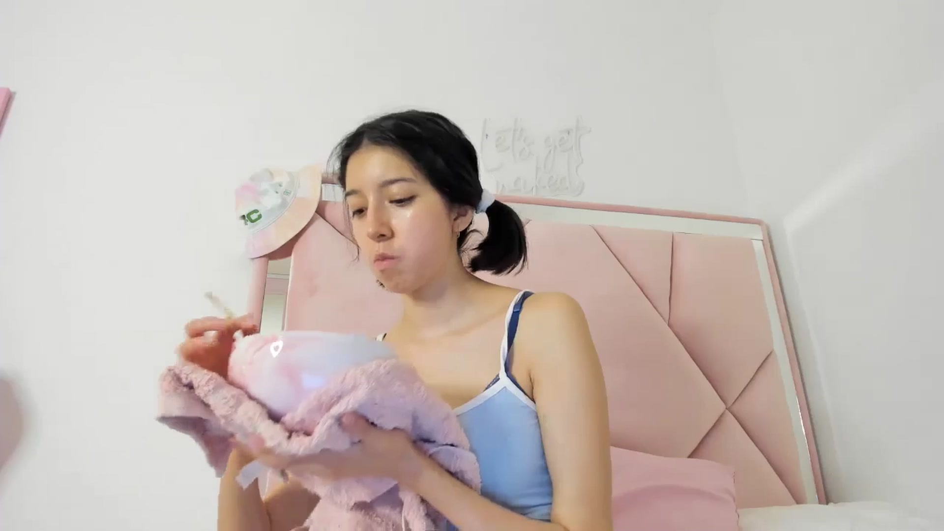 Gallery image thumbnail from Cherrycute666's myfreecams stream on, 05/22/2024, 08:57 image 6 of 20