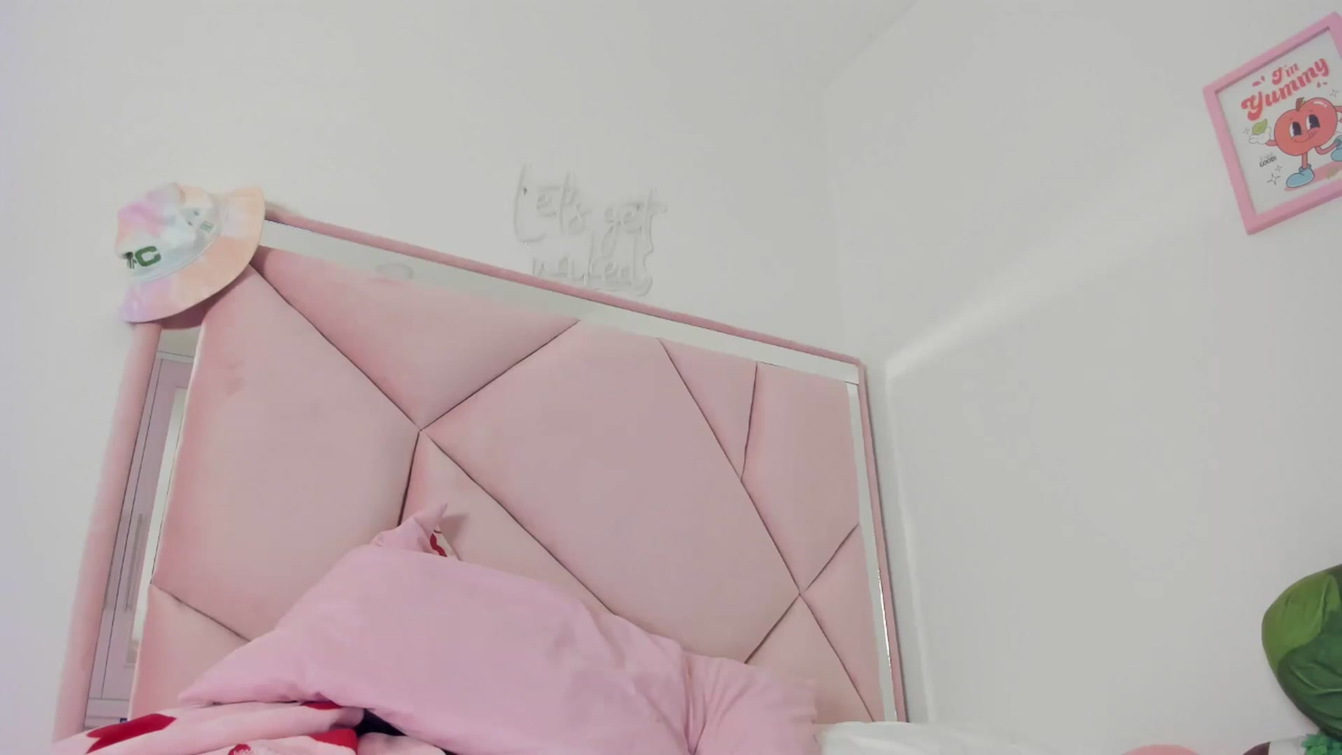 Gallery image thumbnail from Cherrycute666's myfreecams stream on, 05/22/2024, 10:03 image 12 of 20
