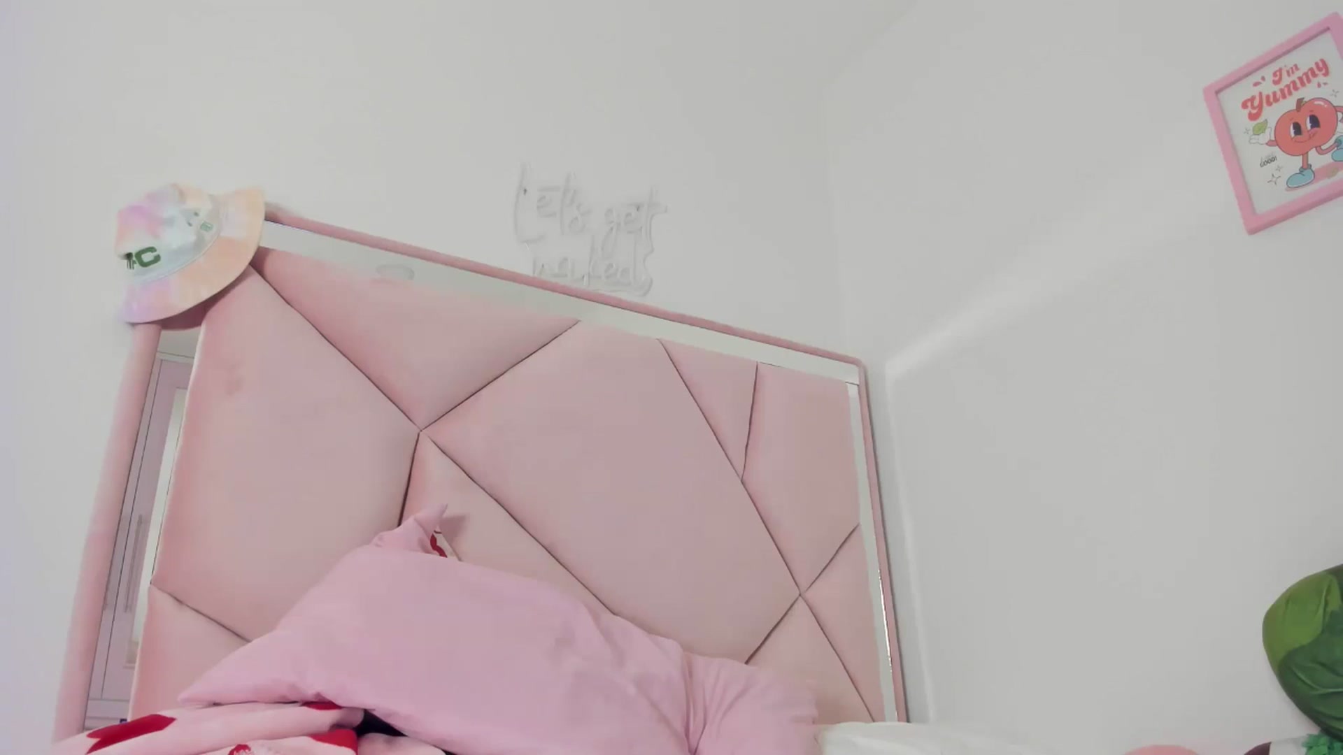 Gallery image thumbnail from Cherrycute666's myfreecams stream on, 05/22/2024, 10:03 image 13 of 20