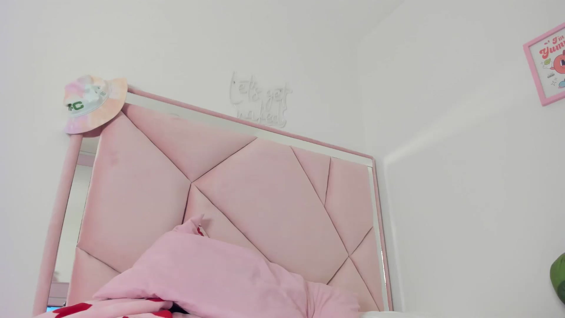 Gallery image thumbnail from Cherrycute666's myfreecams stream on, 05/22/2024, 10:03 image 18 of 20