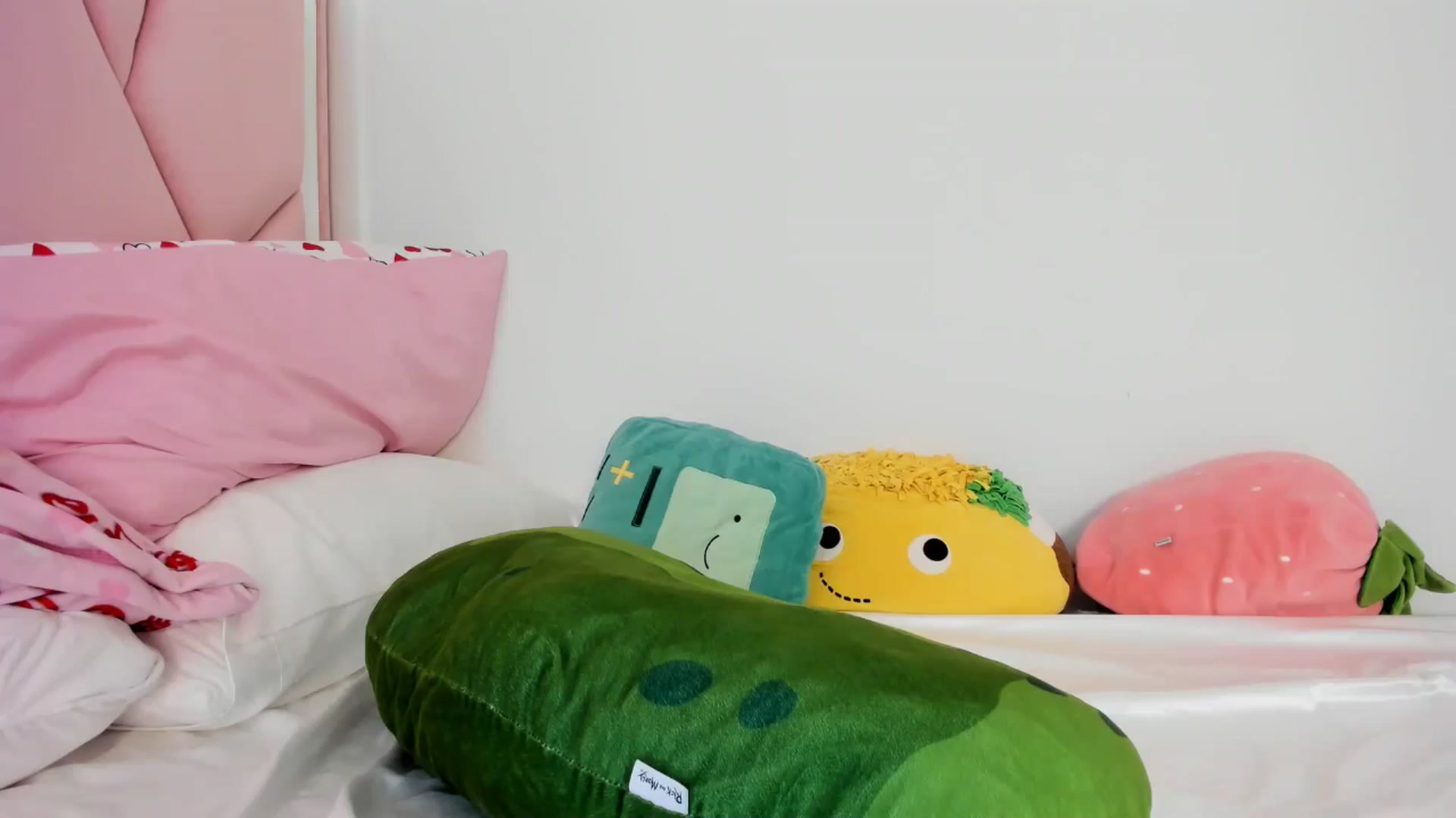 Gallery image thumbnail from Cherrycute666's myfreecams stream on, 05/24/2024, 22:50 image 20 of 20