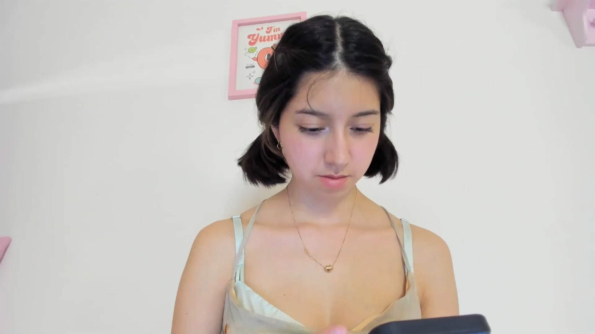 Gallery image thumbnail from Cherrycute666's myfreecams stream on, 05/25/2024, 24:40 image 17 of 20