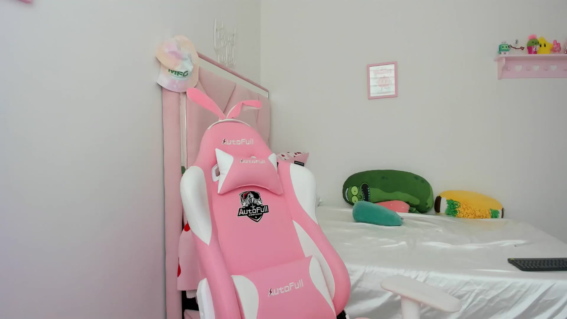 Gallery image thumbnail from Cherrycute666's myfreecams stream on, 05/25/2024, 22:43 image 13 of 20