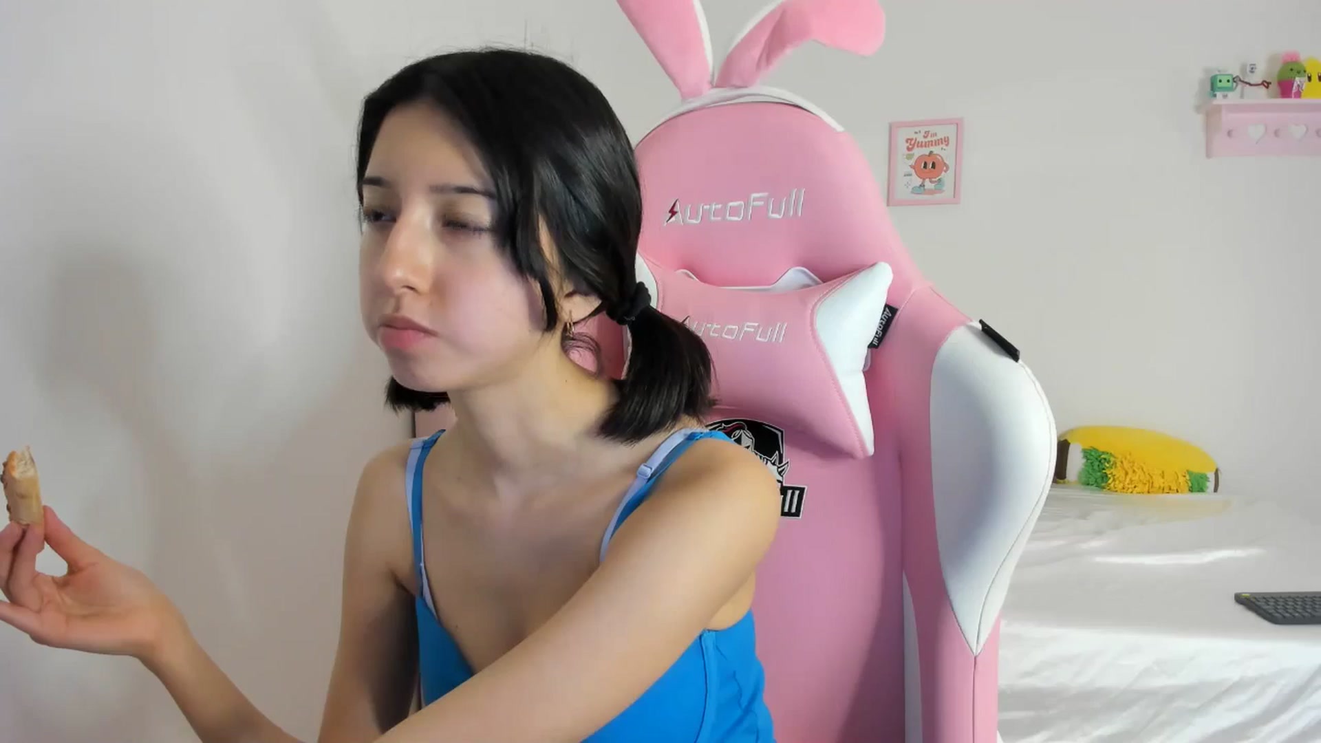 Gallery image thumbnail from Cherrycute666's myfreecams stream on, 05/26/2024, 05:11 image 17 of 20