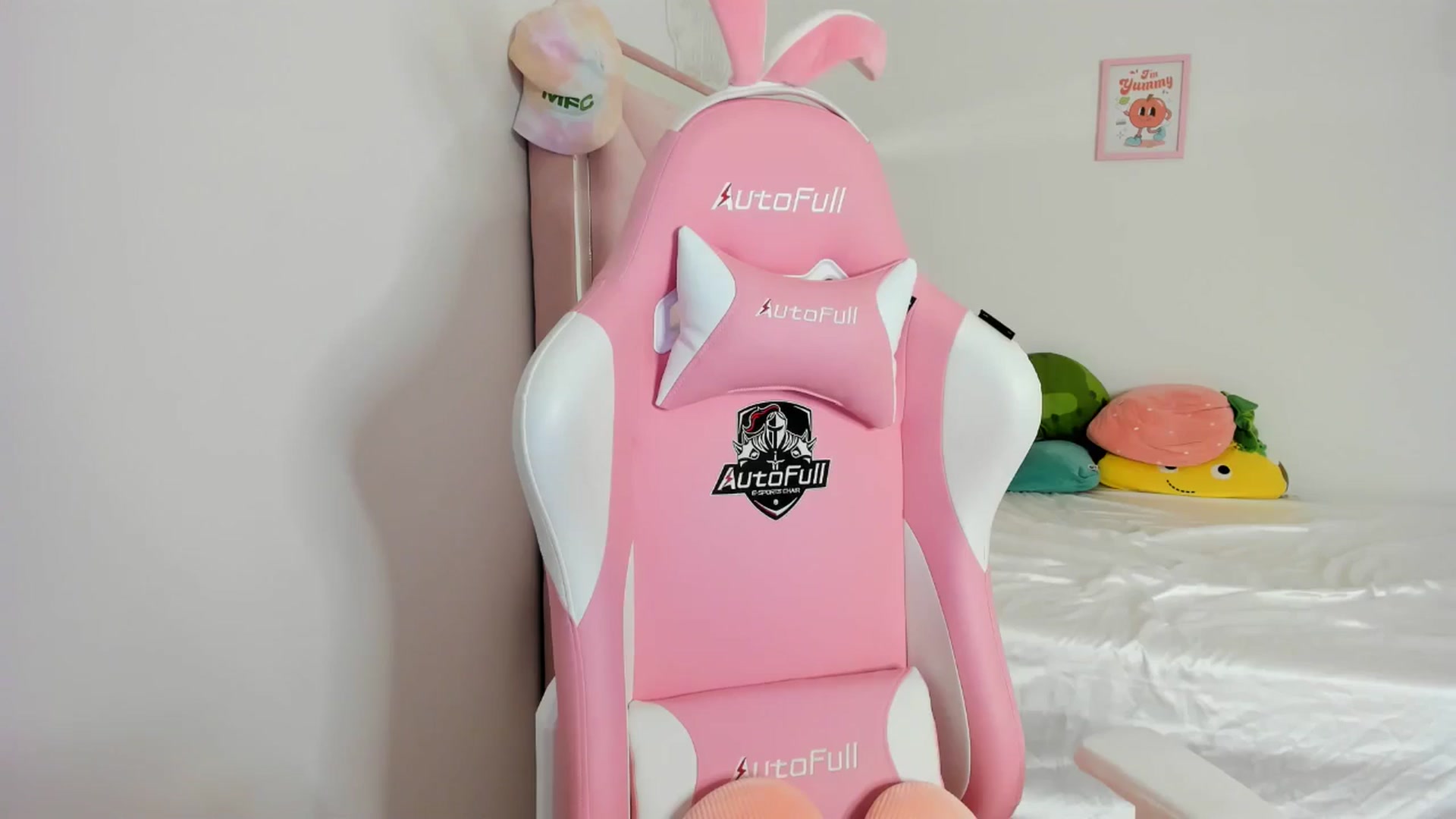 Gallery image thumbnail from Cherrycute666's myfreecams stream on, 05/26/2024, 07:37 image 20 of 20