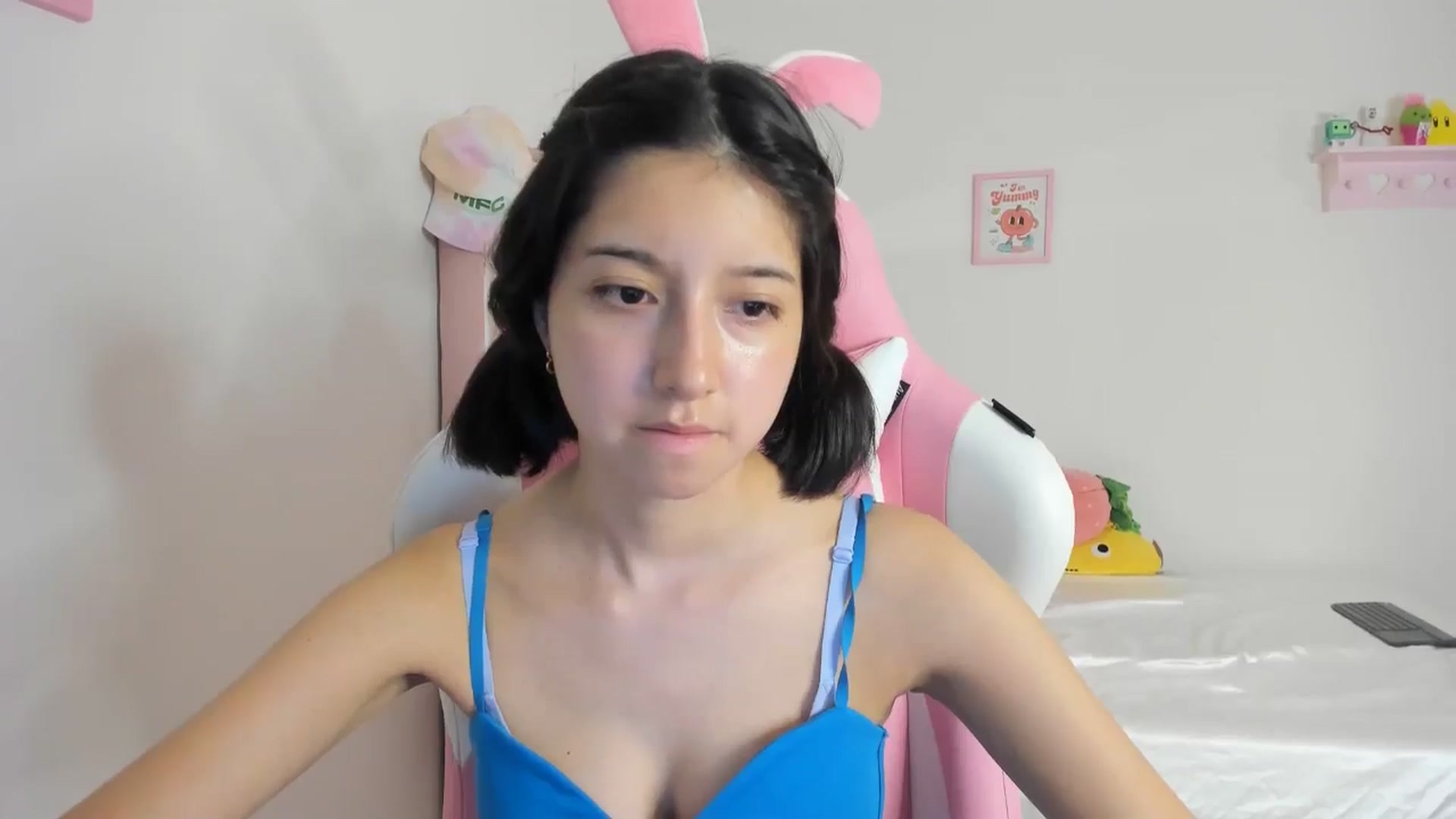 Gallery image thumbnail from Cherrycute666's myfreecams stream on, 05/26/2024, 07:37 image 16 of 20