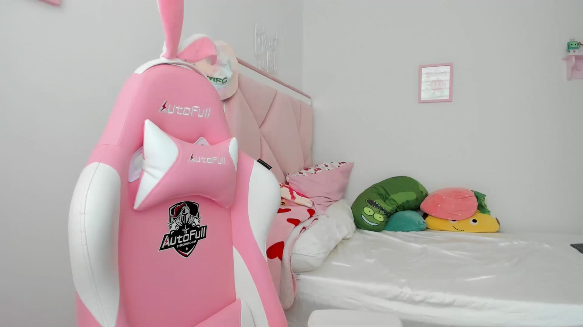Gallery image thumbnail from Cherrycute666's myfreecams stream on, 05/26/2024, 22:47 image 18 of 20