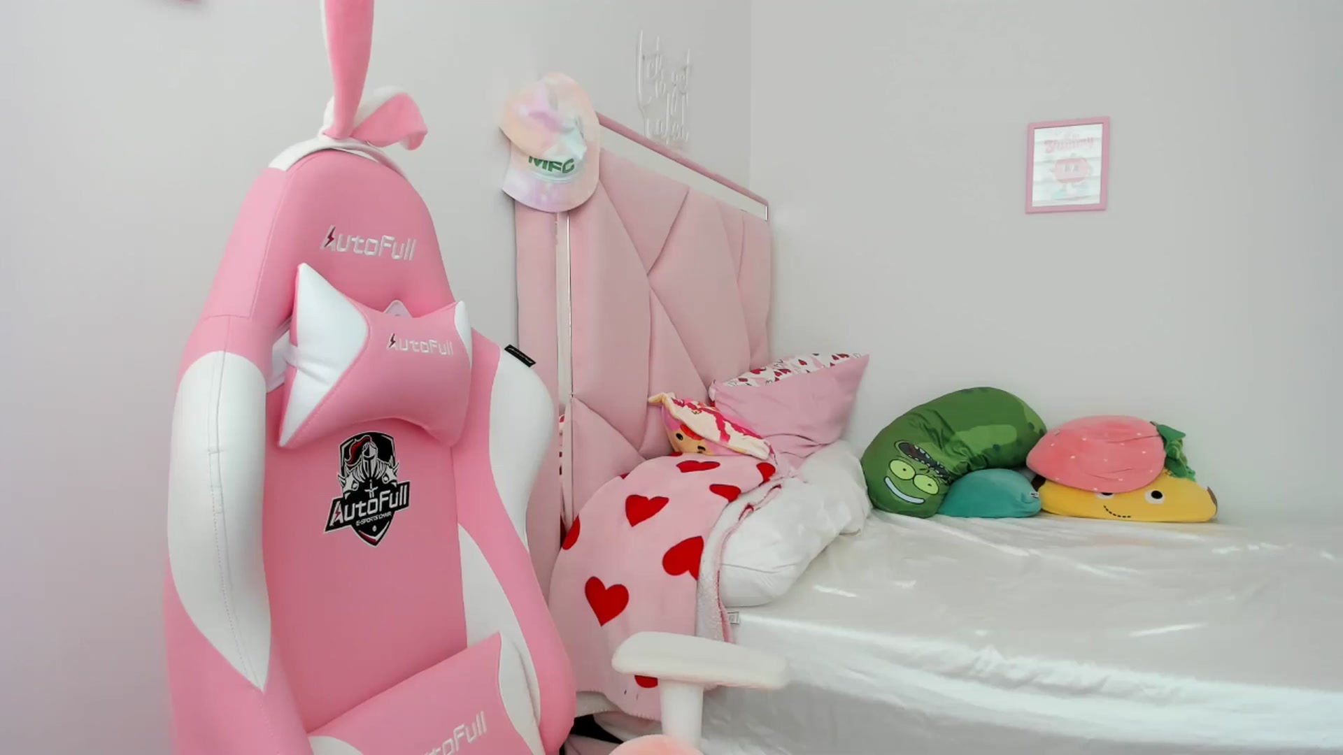 Gallery image thumbnail from Cherrycute666's myfreecams stream on, 05/26/2024, 22:47 image 11 of 20