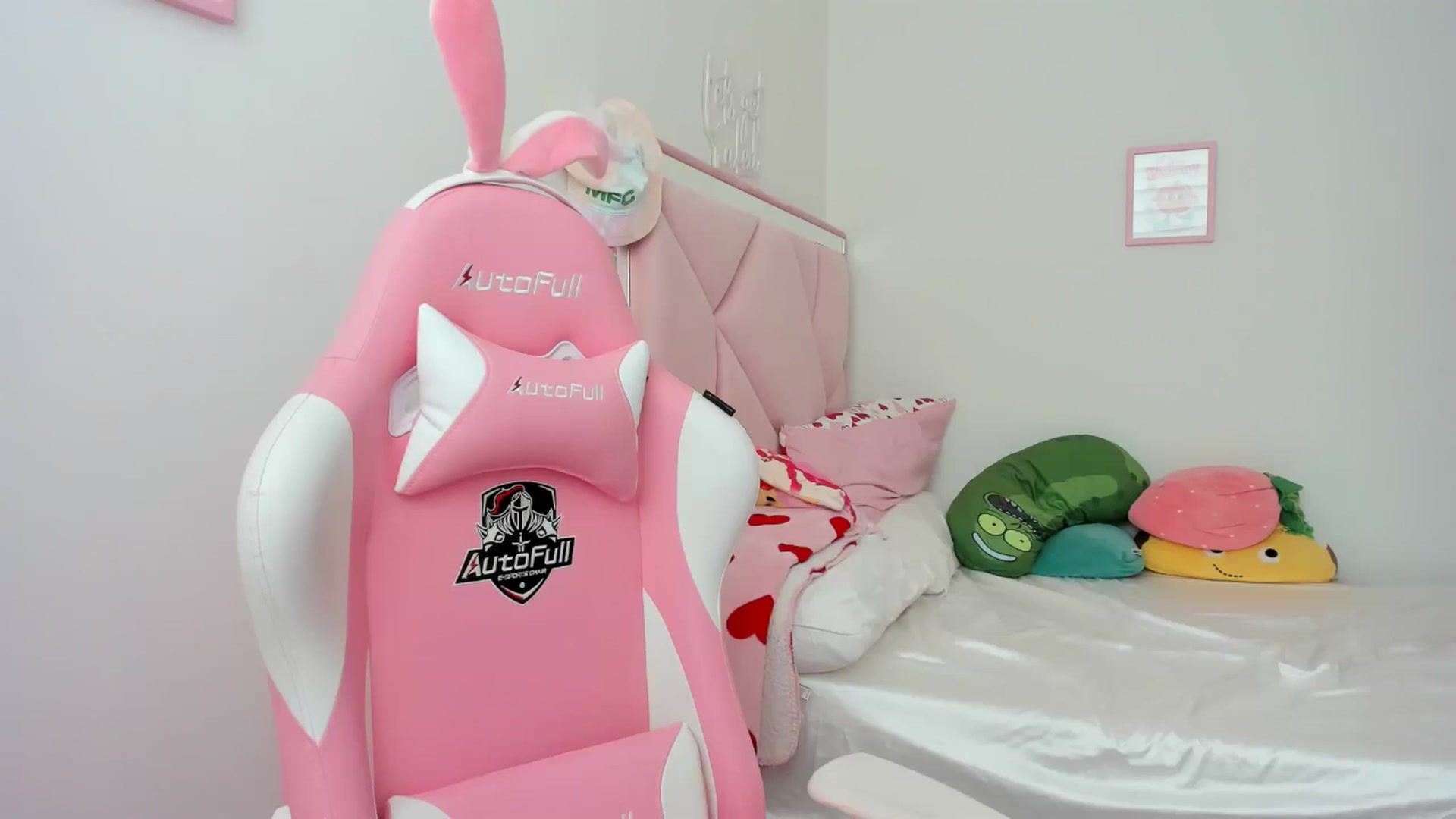 Gallery image thumbnail from Cherrycute666's myfreecams stream on, 05/26/2024, 22:47 image 3 of 20