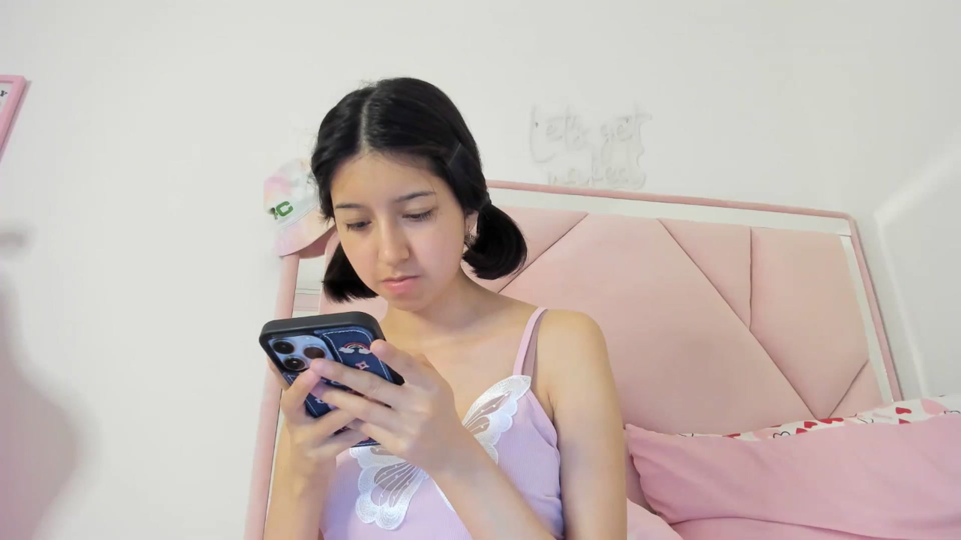 Gallery image thumbnail from Cherrycute666's myfreecams stream on, 05/27/2024, 08:29 image 4 of 20