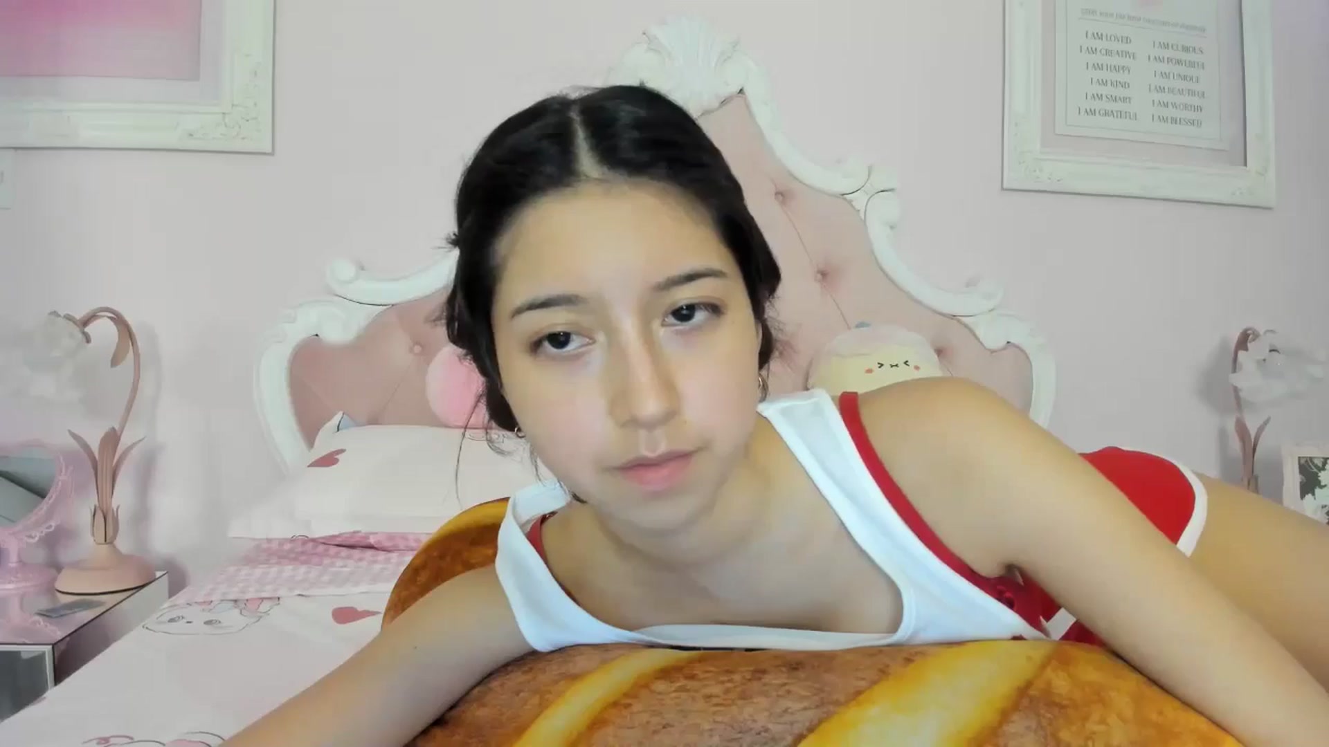 Gallery image thumbnail from Cherrycute666's myfreecams stream on, 05/28/2024, 01:19 image 18 of 20