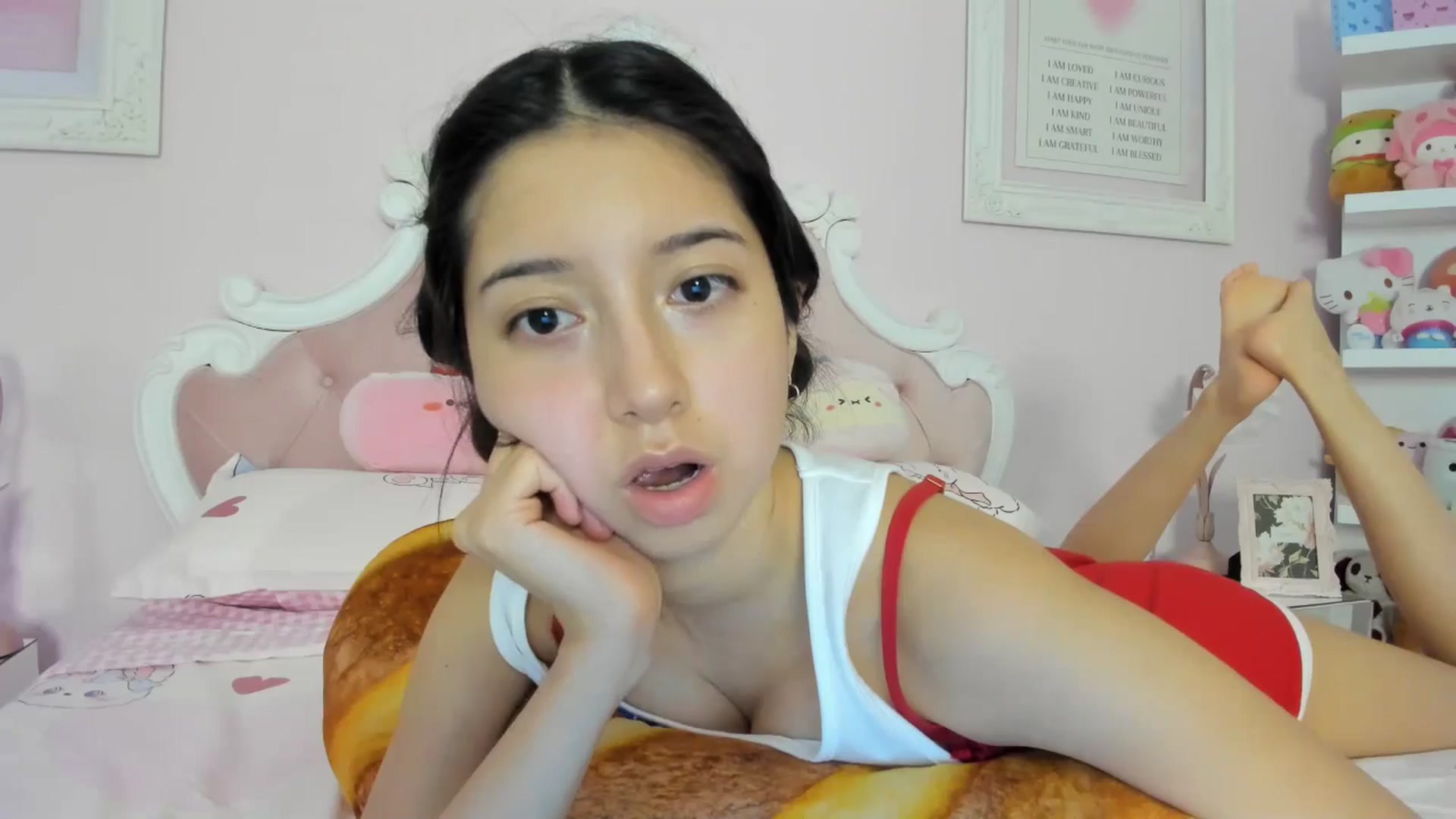 Gallery image thumbnail from Cherrycute666's myfreecams stream on, 05/28/2024, 01:19 image 16 of 20