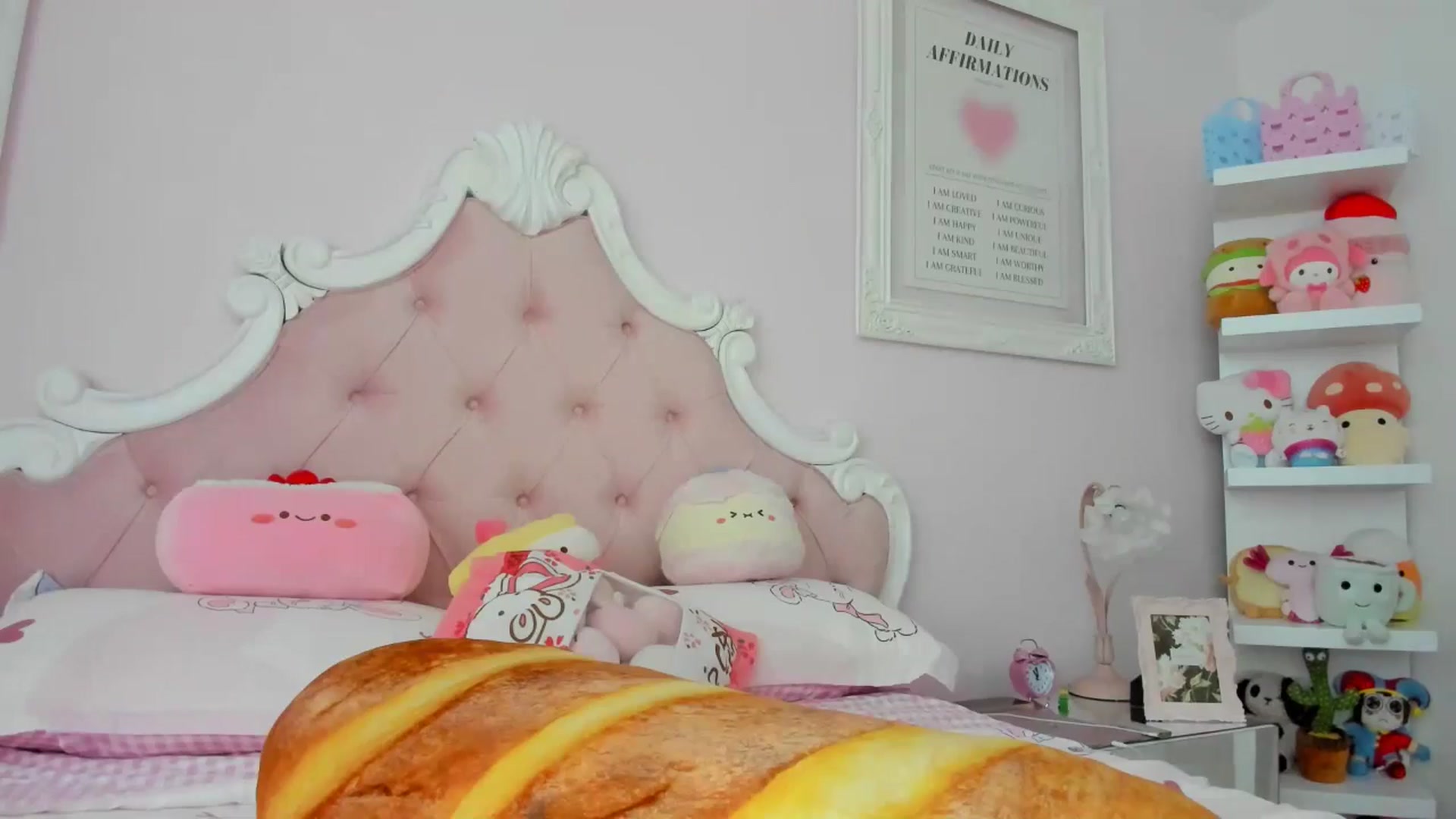 Gallery image thumbnail from Cherrycute666's myfreecams stream on, 05/28/2024, 01:19 image 4 of 20