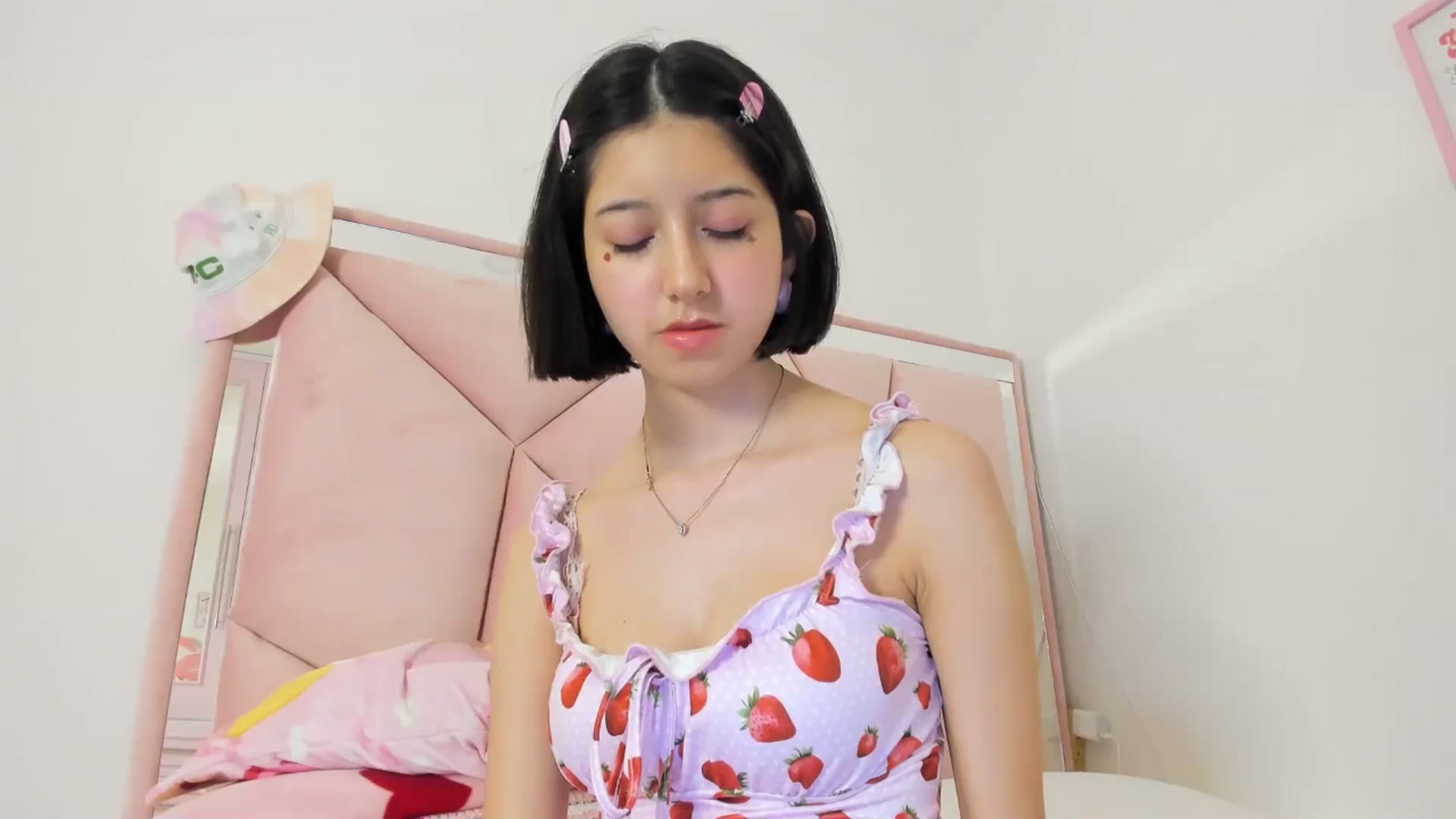 Gallery image thumbnail from Cherrycute666's myfreecams stream on, 05/29/2024, 03:28 image 12 of 20