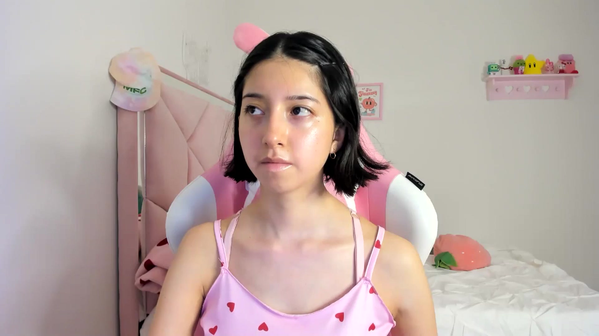 Gallery image thumbnail from Cherrycute666's myfreecams stream on, 05/30/2024, 08:18 image 19 of 20