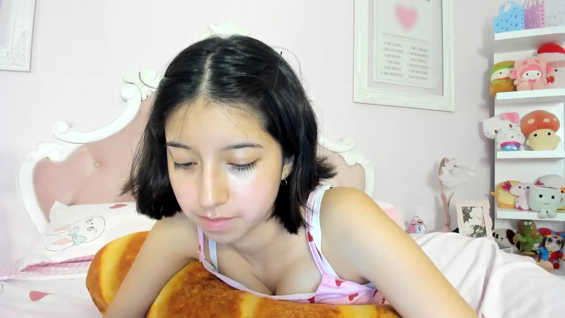 Gallery image thumbnail from Cherrycute666's myfreecams stream on, 05/30/2024, 23:28 image 18 of 20