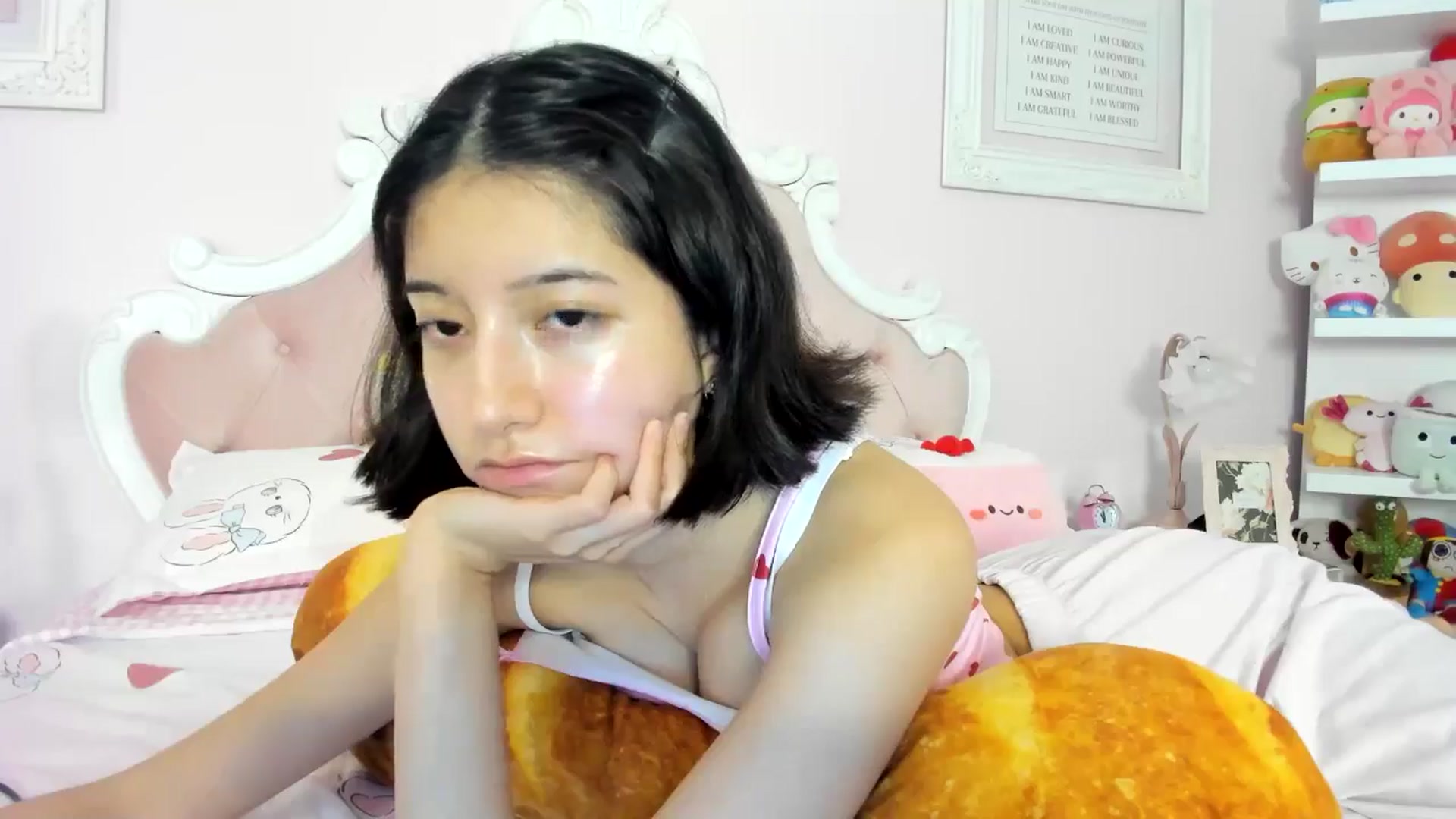 Gallery image thumbnail from Cherrycute666's myfreecams stream on, 05/30/2024, 23:43 image 4 of 20
