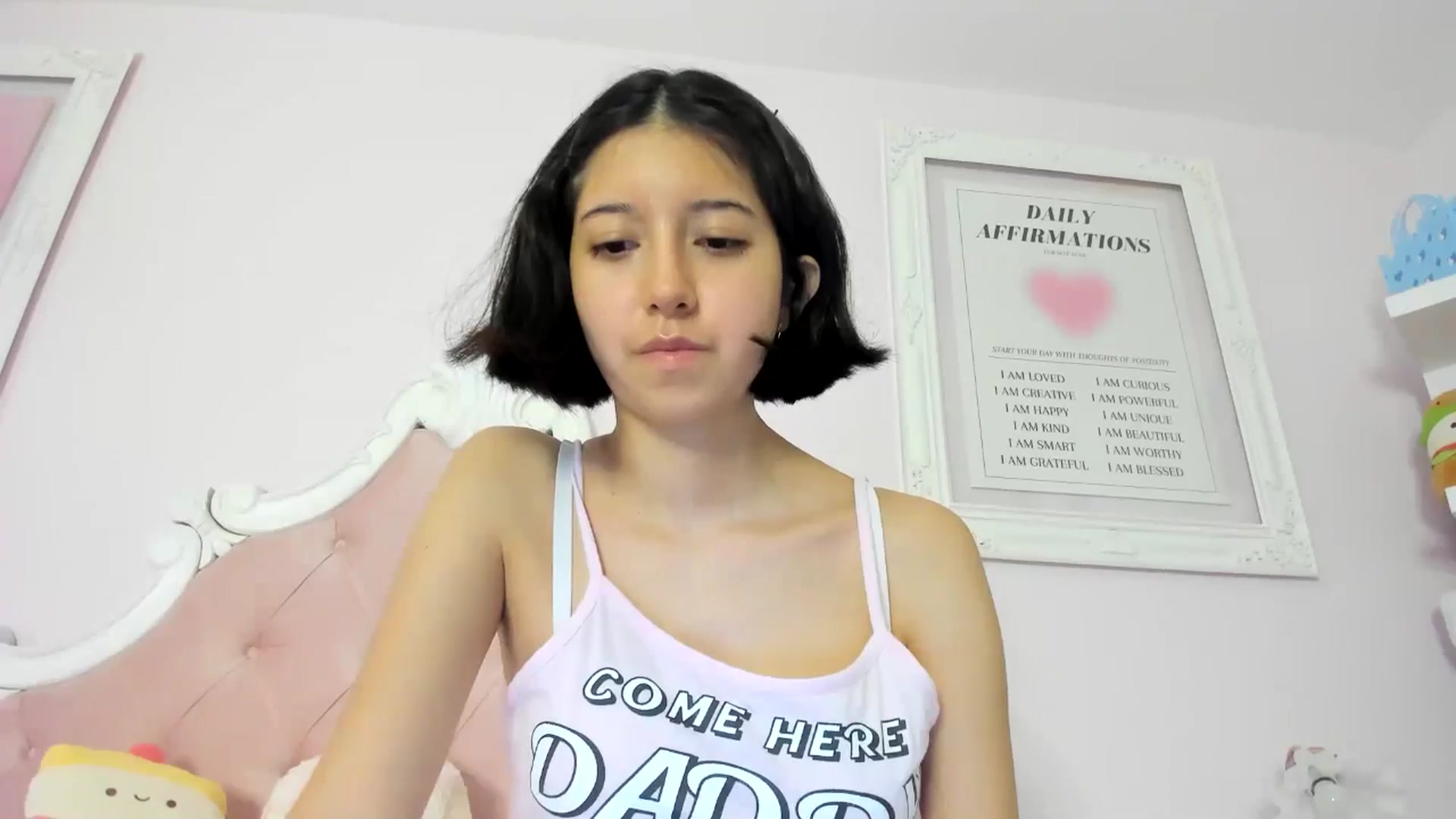 Gallery image thumbnail from Cherrycute666's myfreecams stream on, 05/31/2024, 24:31 image 19 of 20