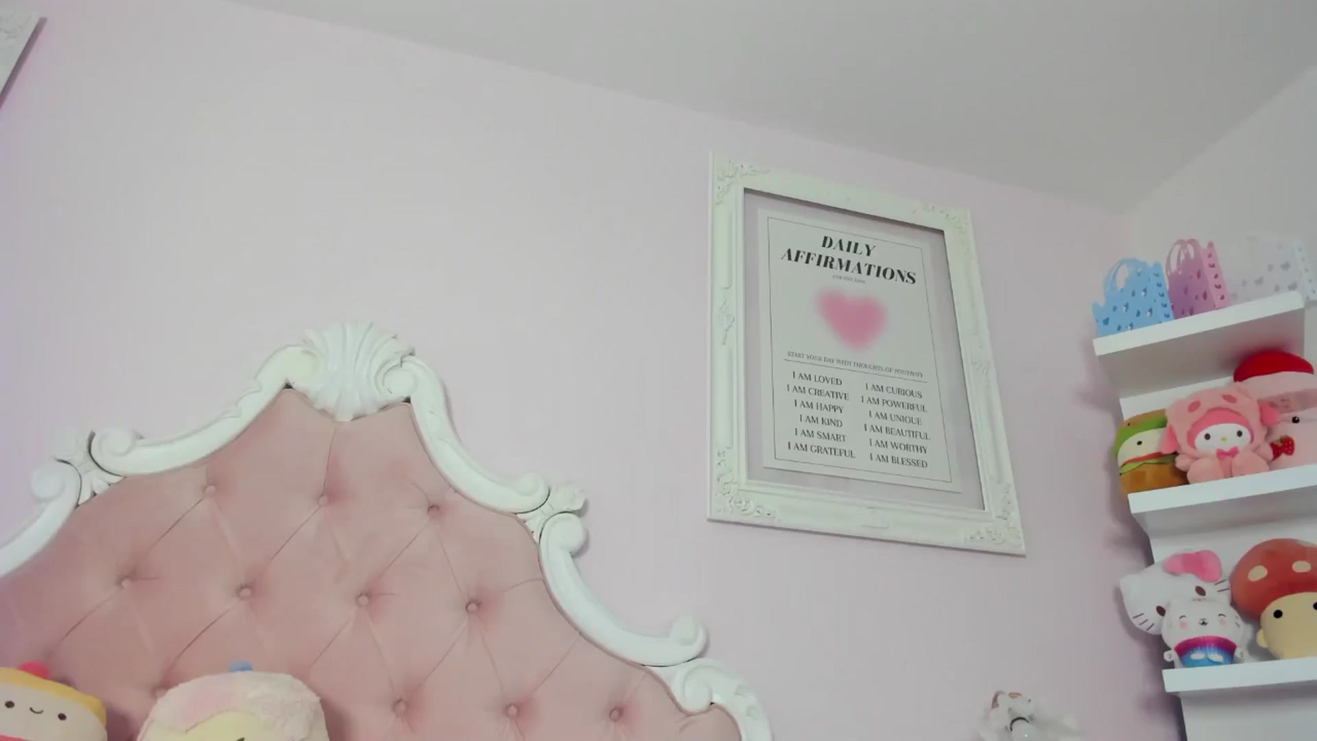 Gallery image thumbnail from Cherrycute666's myfreecams stream on, 05/31/2024, 24:31 image 17 of 20