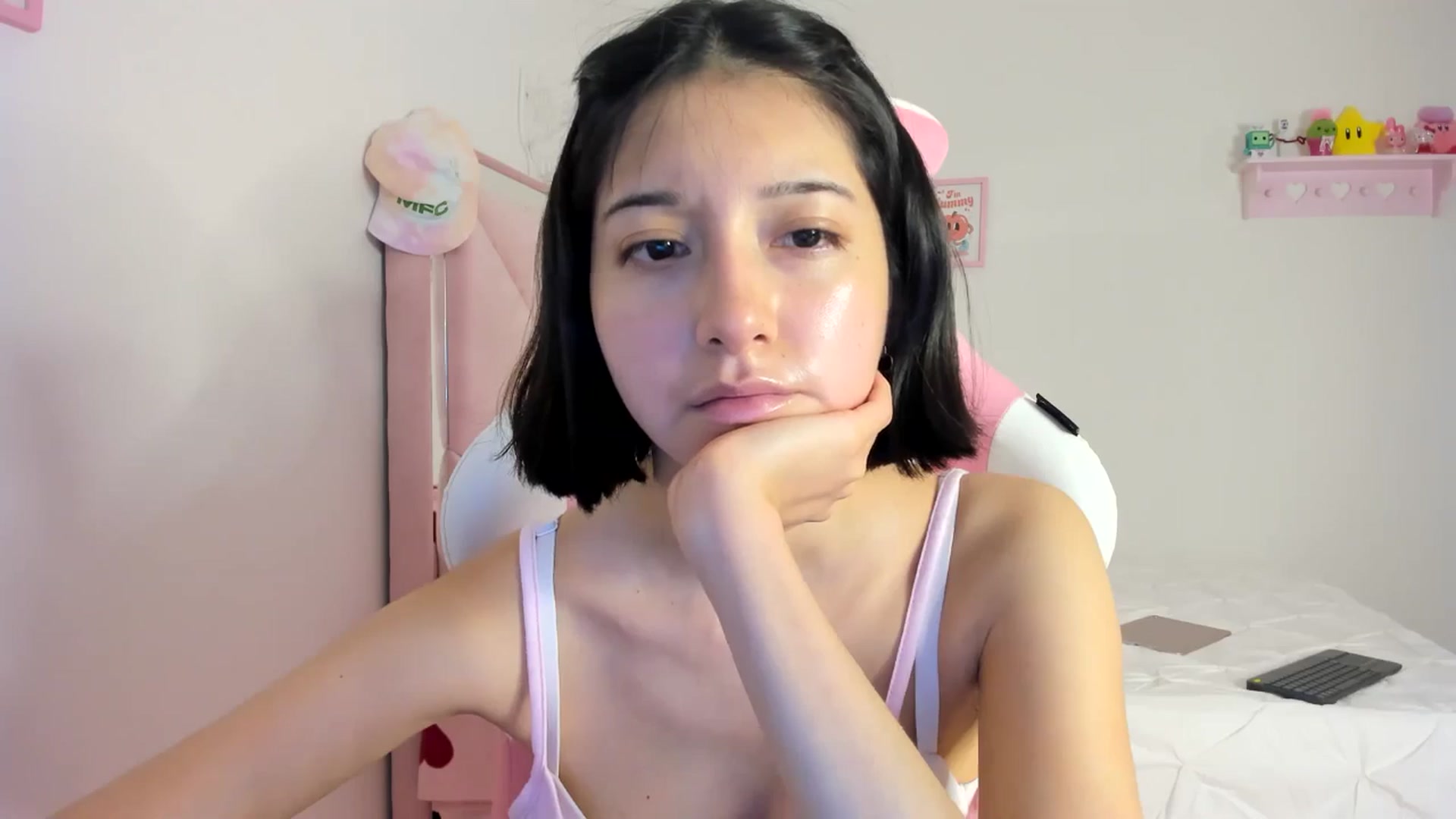 Gallery image thumbnail from Cherrycute666's myfreecams stream on, 05/31/2024, 07:06 image 17 of 20