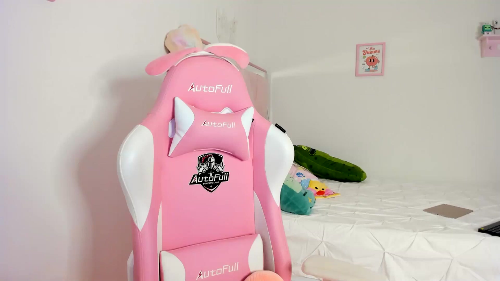 Gallery image thumbnail from Cherrycute666's myfreecams stream on, 05/31/2024, 07:06 image 10 of 20