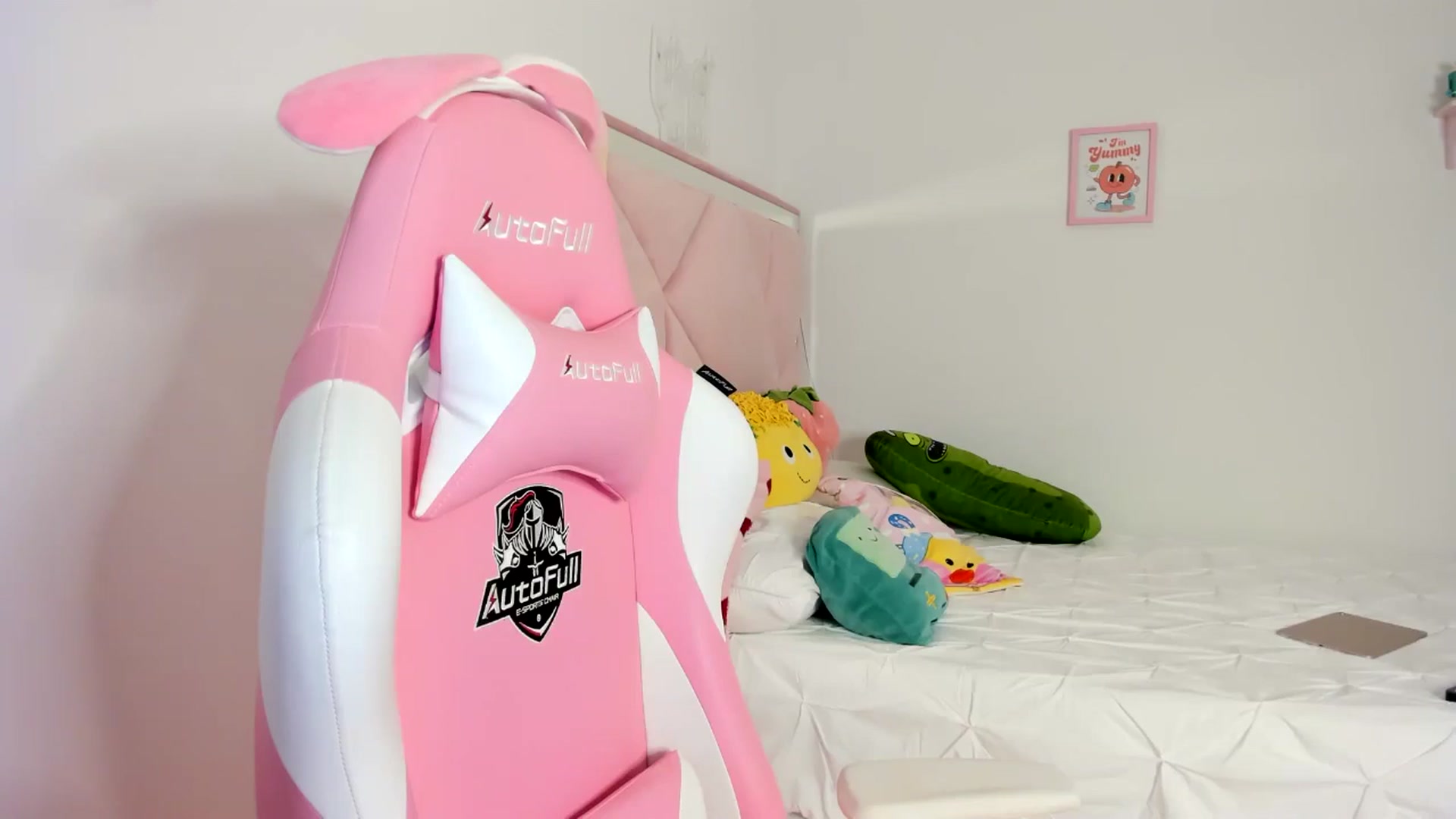 Gallery image thumbnail from Cherrycute666's myfreecams stream on, 05/31/2024, 07:06 image 6 of 20