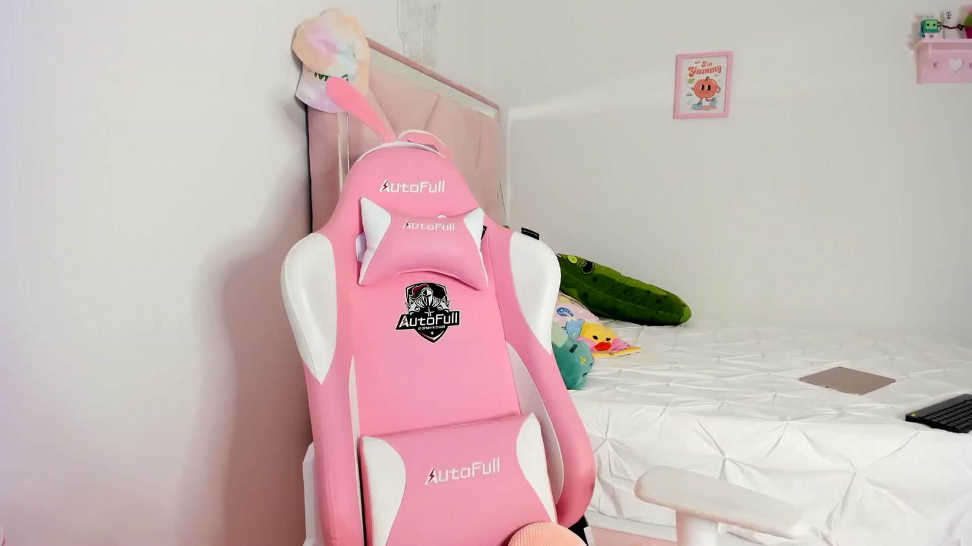 Gallery image thumbnail from Cherrycute666's myfreecams stream on, 05/31/2024, 09:05 image 1 of 20