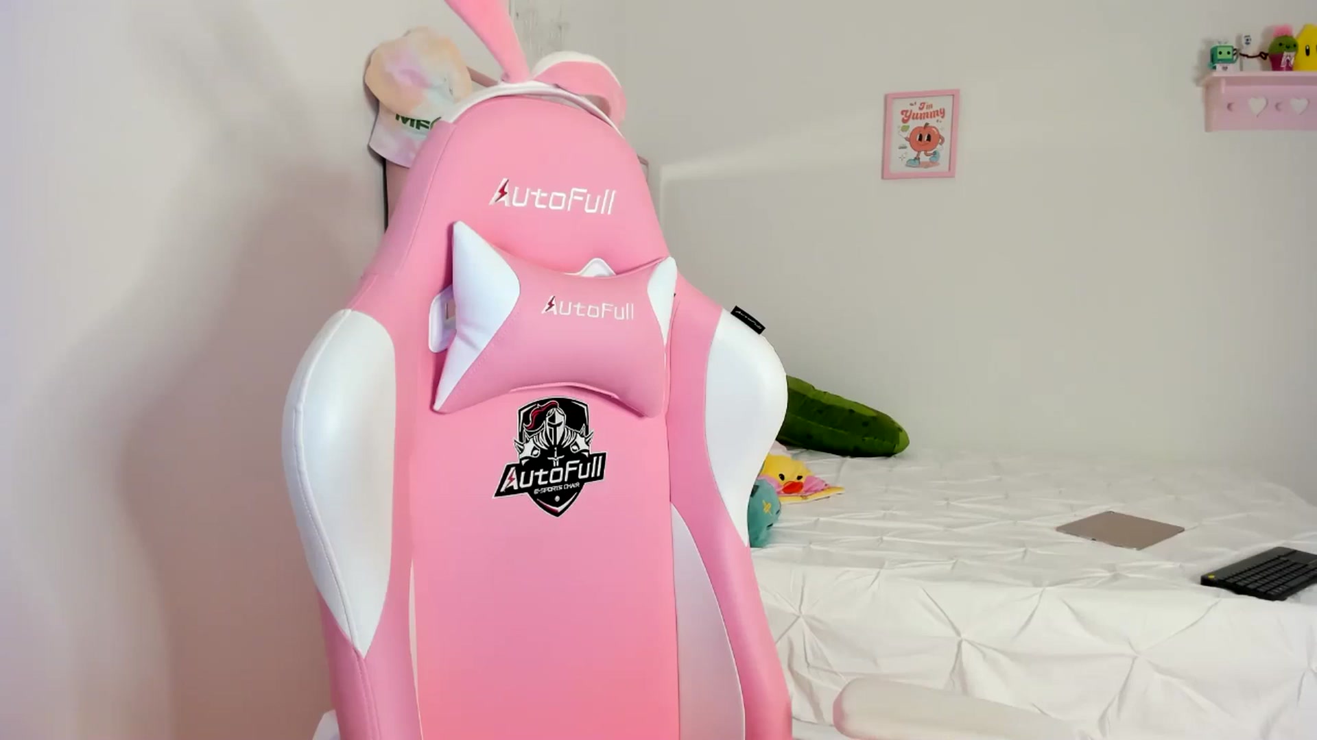 Gallery image thumbnail from Cherrycute666's myfreecams stream on, 05/31/2024, 09:05 image 17 of 20
