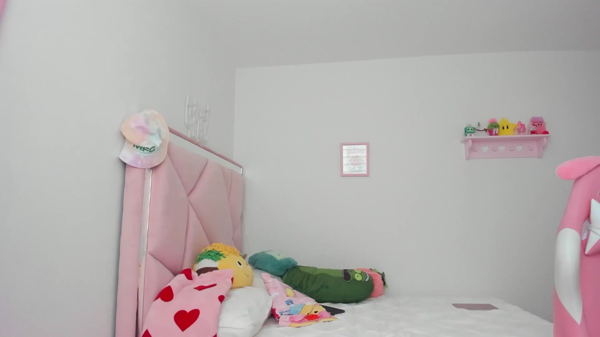 Gallery image thumbnail from Cherrycute666's myfreecams stream on, 06/01/2024, 24:06 image 20 of 20