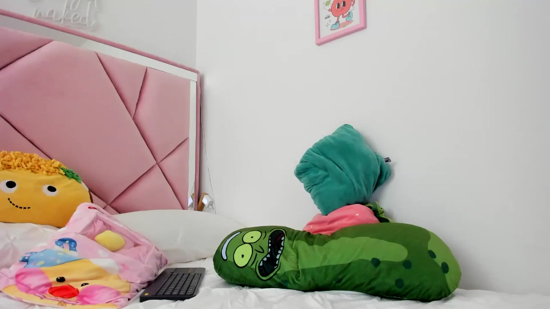 Gallery image thumbnail from Cherrycute666's myfreecams stream on, 06/01/2024, 24:06 image 3 of 20