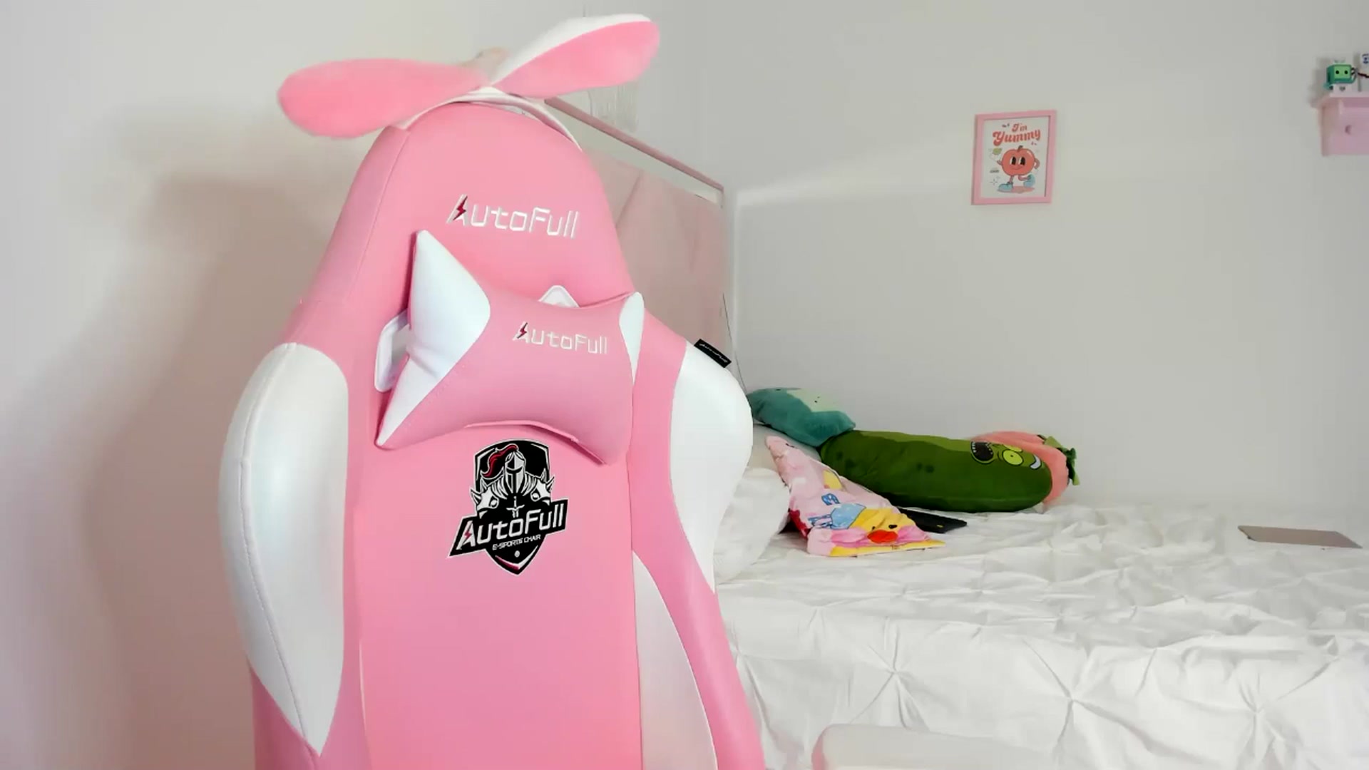 Gallery image thumbnail from Cherrycute666's myfreecams stream on, 06/01/2024, 01:35 image 12 of 20