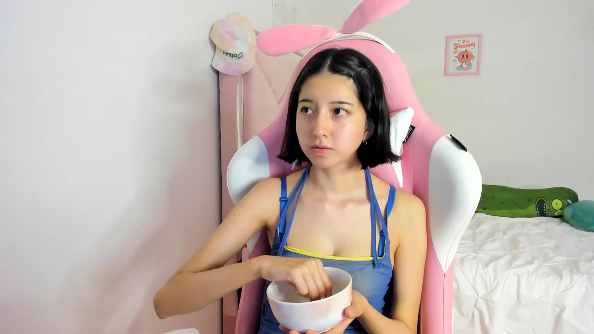Gallery image thumbnail from Cherrycute666's myfreecams stream on, 06/01/2024, 12:24 image 1 of 20