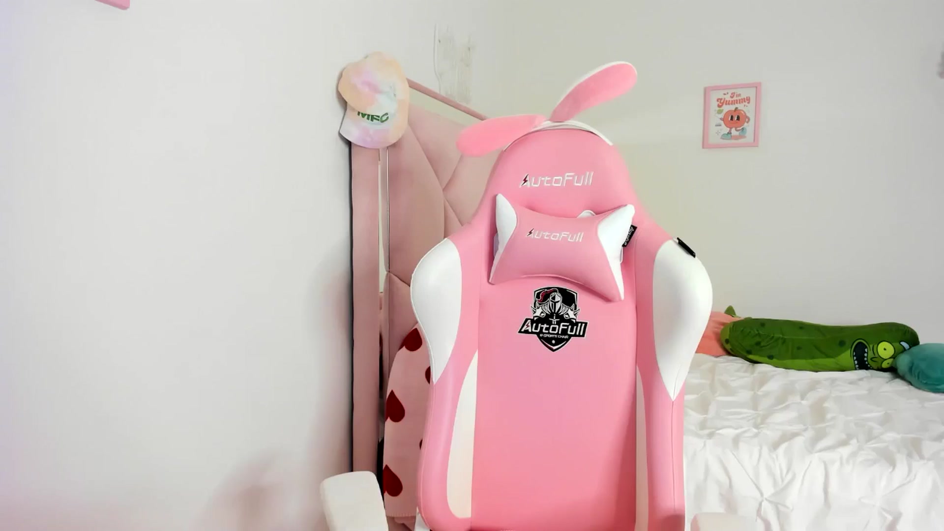 Gallery image thumbnail from Cherrycute666's myfreecams stream on, 06/01/2024, 12:24 image 11 of 20