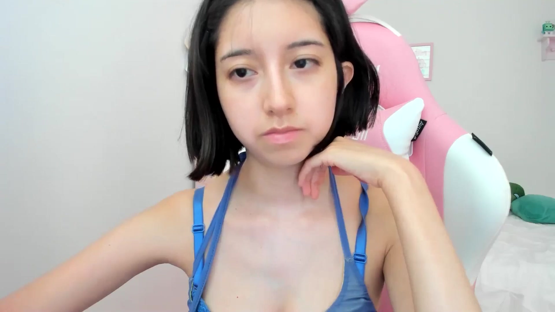 Gallery image thumbnail from Cherrycute666's myfreecams stream on, 06/01/2024, 14:08 image 16 of 20