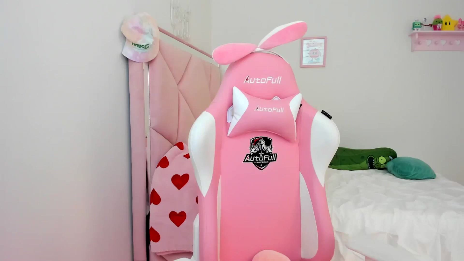 Gallery image thumbnail from Cherrycute666's myfreecams stream on, 06/01/2024, 14:08 image 8 of 20