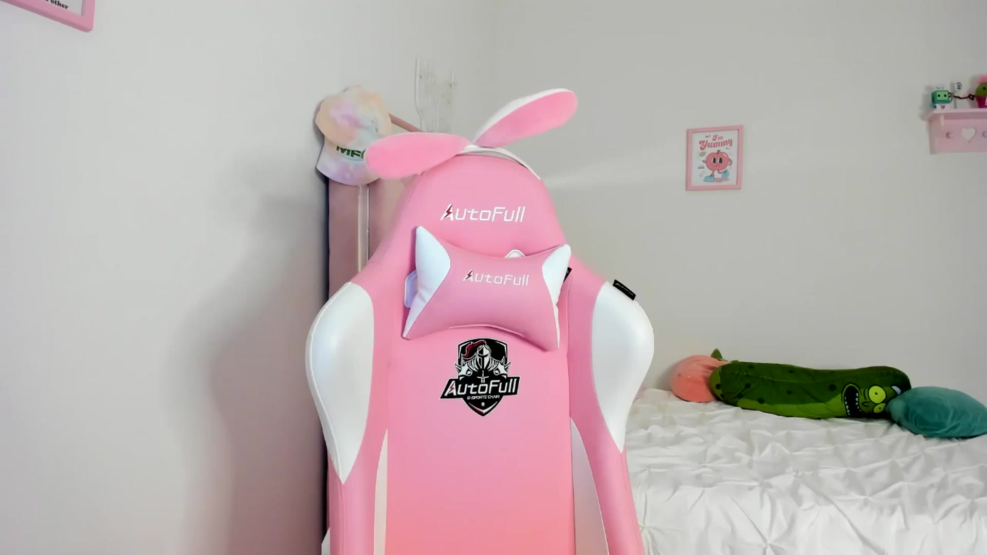 Gallery image thumbnail from Cherrycute666's myfreecams stream on, 06/02/2024, 02:15 image 2 of 20