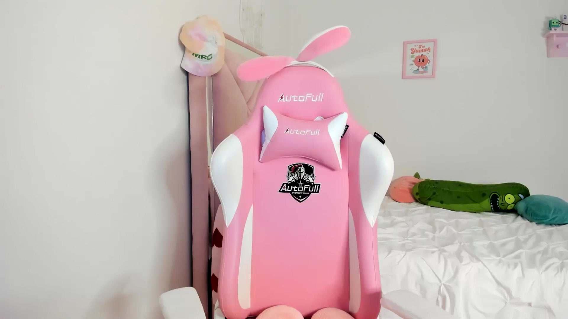 Gallery image thumbnail from Cherrycute666's myfreecams stream on, 06/02/2024, 02:15 image 7 of 20