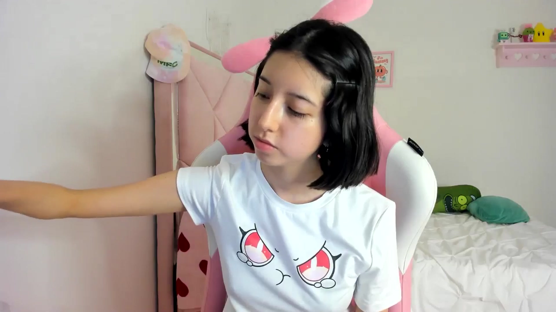 Gallery image thumbnail from Cherrycute666's myfreecams stream on, 06/02/2024, 05:09 image 2 of 20