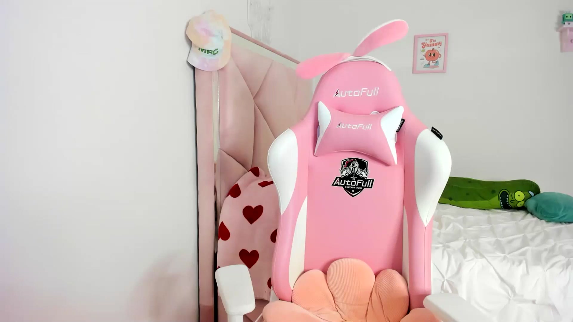 Gallery image thumbnail from Cherrycute666's myfreecams stream on, 06/02/2024, 05:09 image 5 of 20