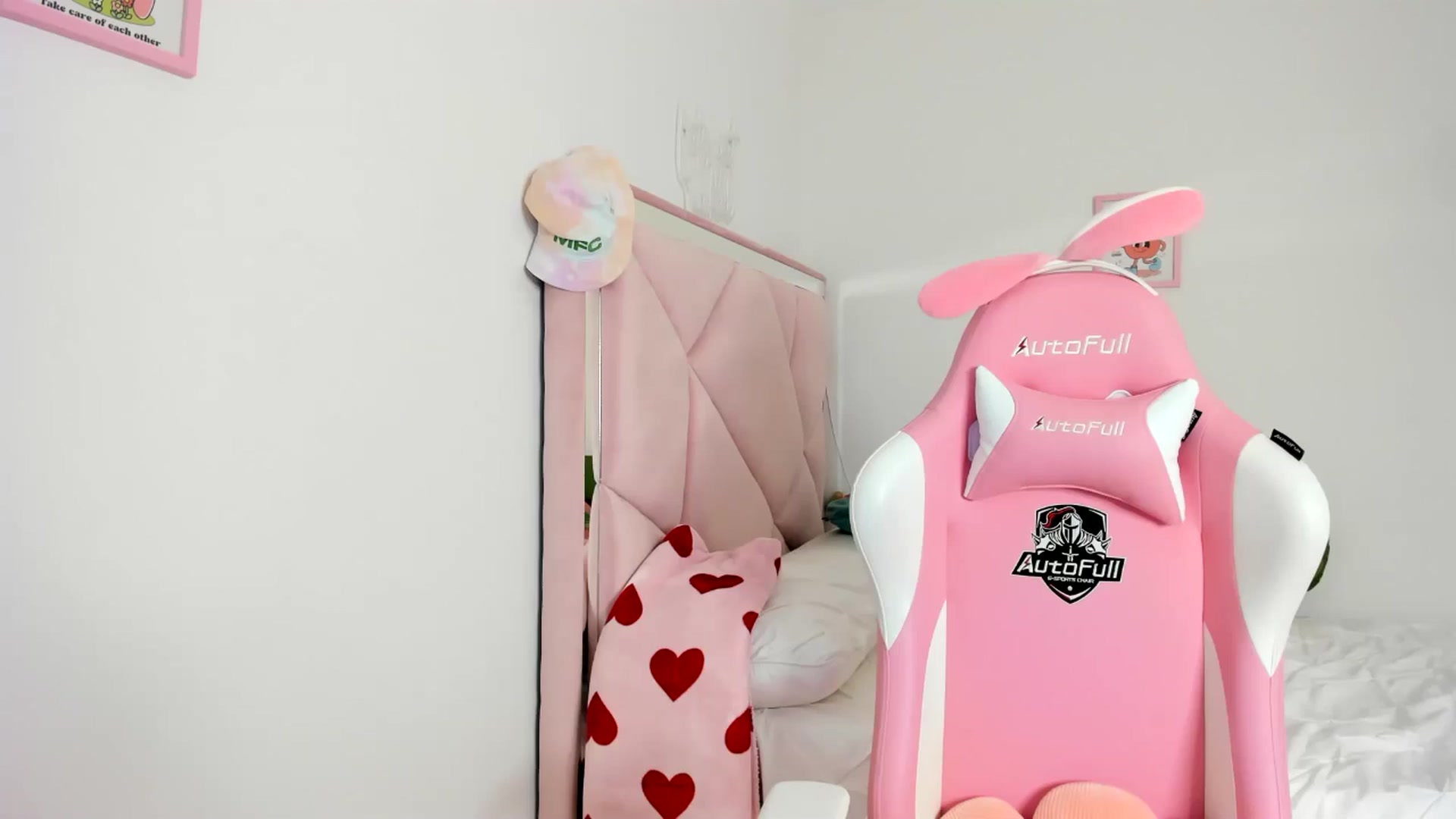 Gallery image thumbnail from Cherrycute666's myfreecams stream on, 06/02/2024, 07:51 image 20 of 20