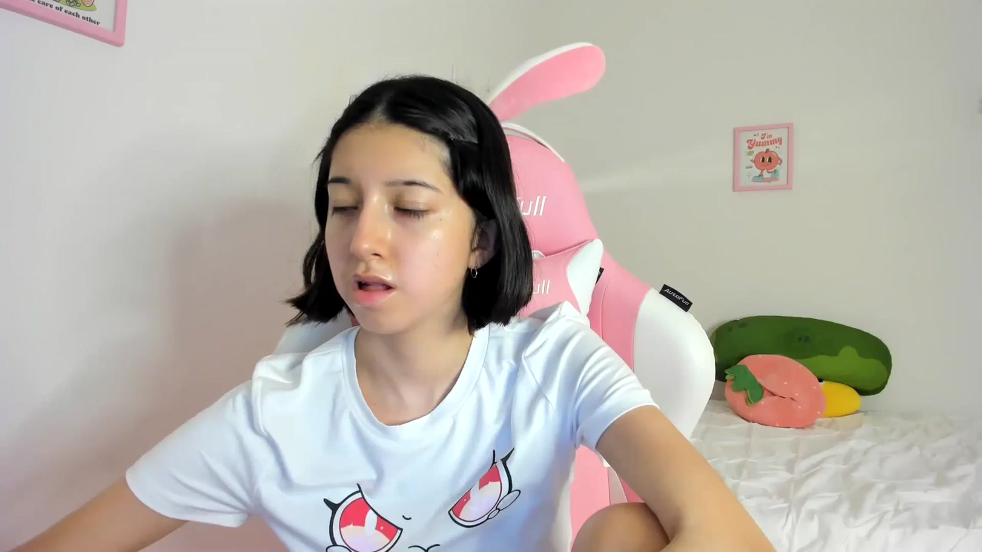 Gallery image thumbnail from Cherrycute666's myfreecams stream on, 06/02/2024, 07:51 image 9 of 20