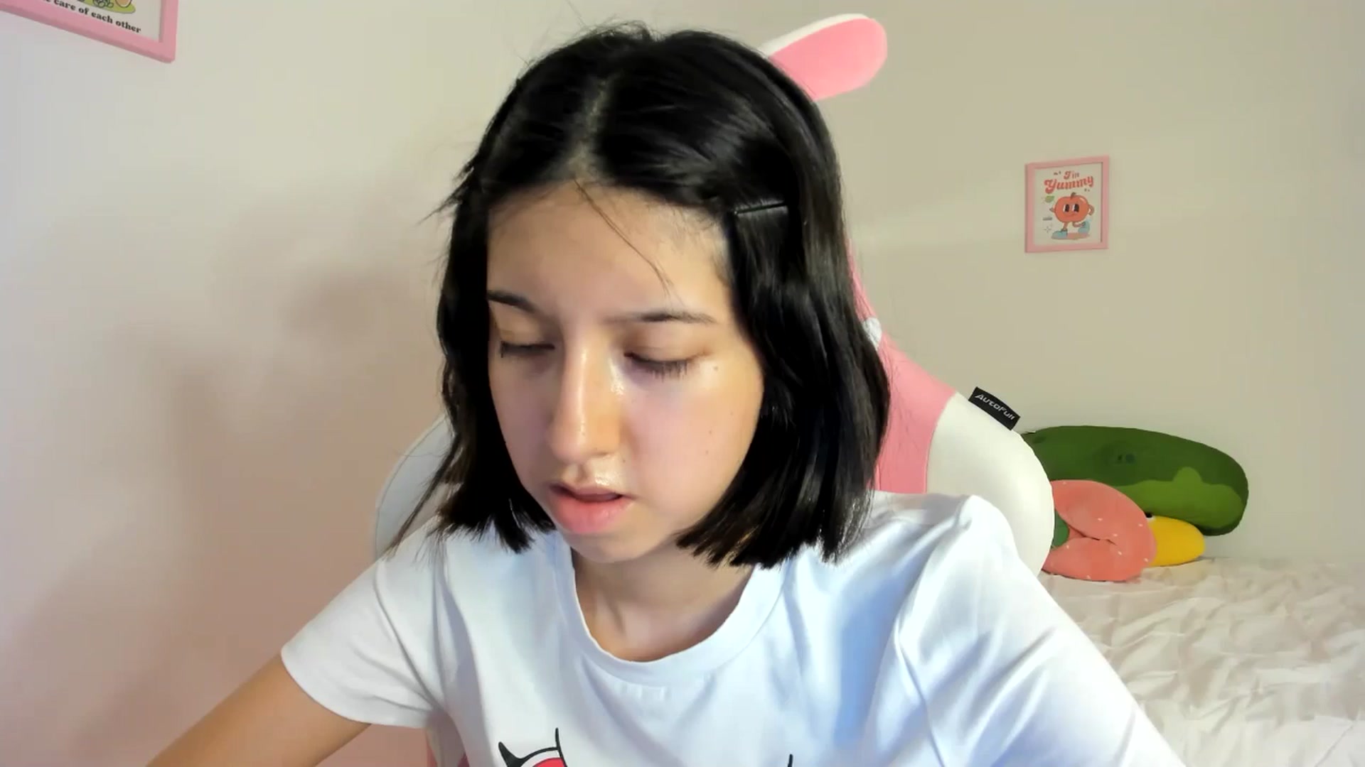 Gallery image thumbnail from Cherrycute666's myfreecams stream on, 06/02/2024, 07:51 image 18 of 20