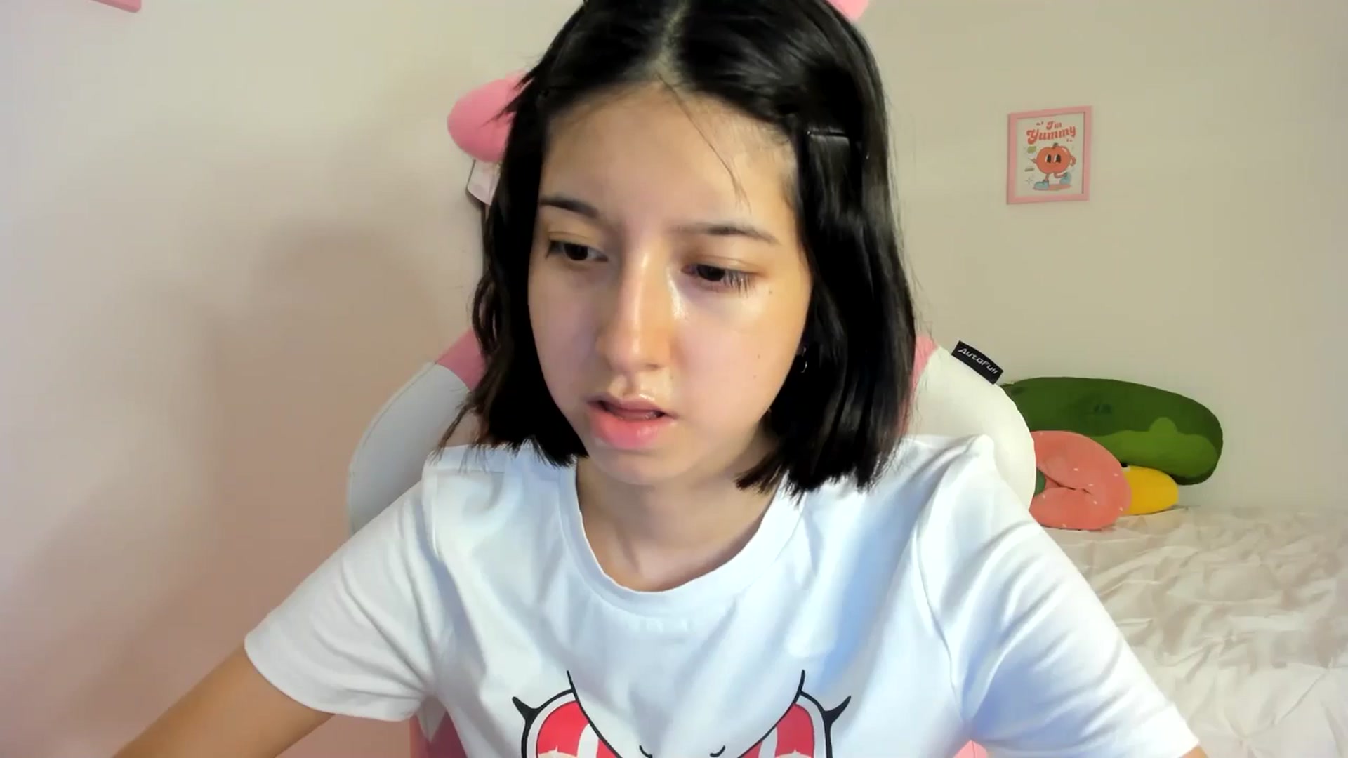 Gallery image thumbnail from Cherrycute666's myfreecams stream on, 06/02/2024, 07:51 image 17 of 20